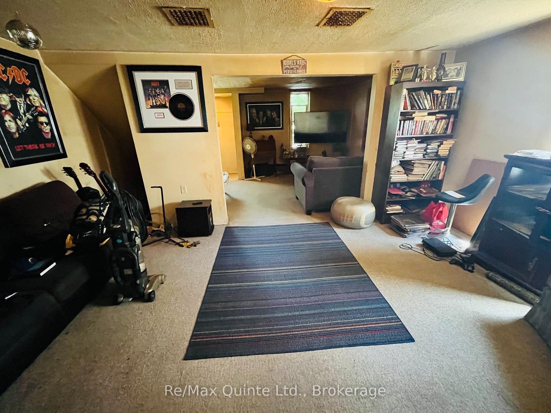Photo 12 of 92 Foster Avenue S, Belleville, Belleville Ward — HOMEH