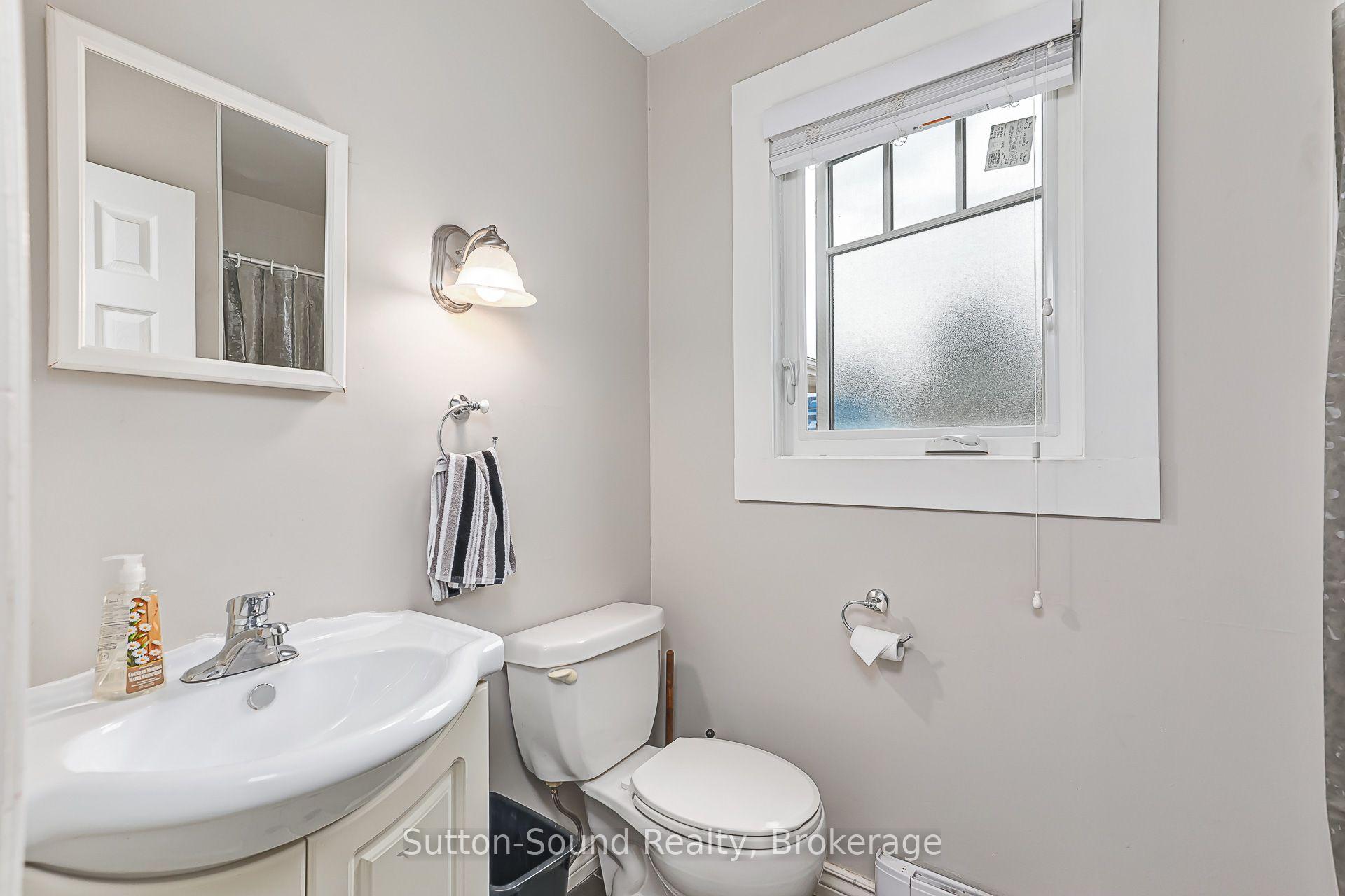 Photo 15 of 48 Union Street, Meaford — HOMEH