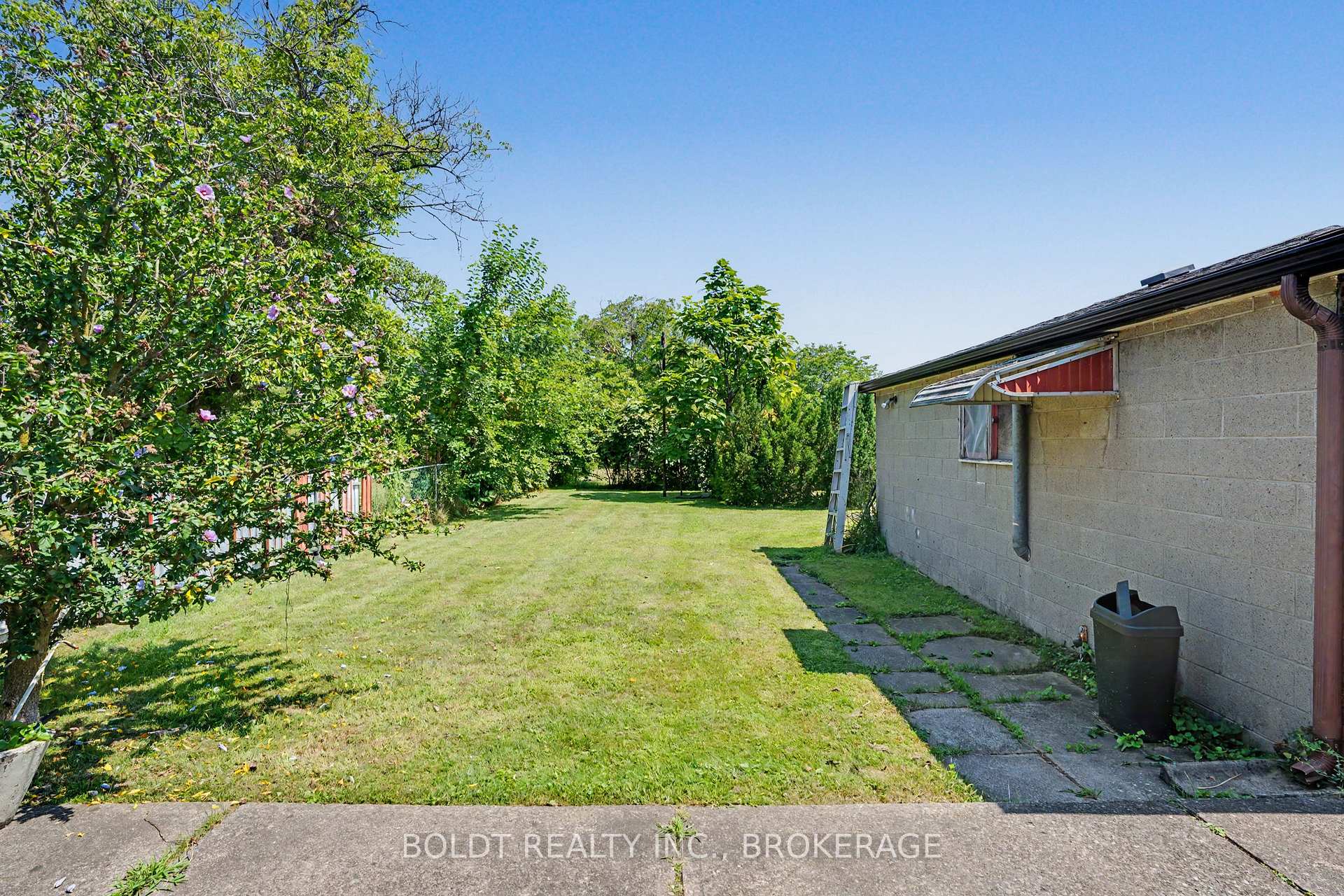 Photo 15 of 5568 Drummond Road, Niagara Falls, Hospital — HOMEH