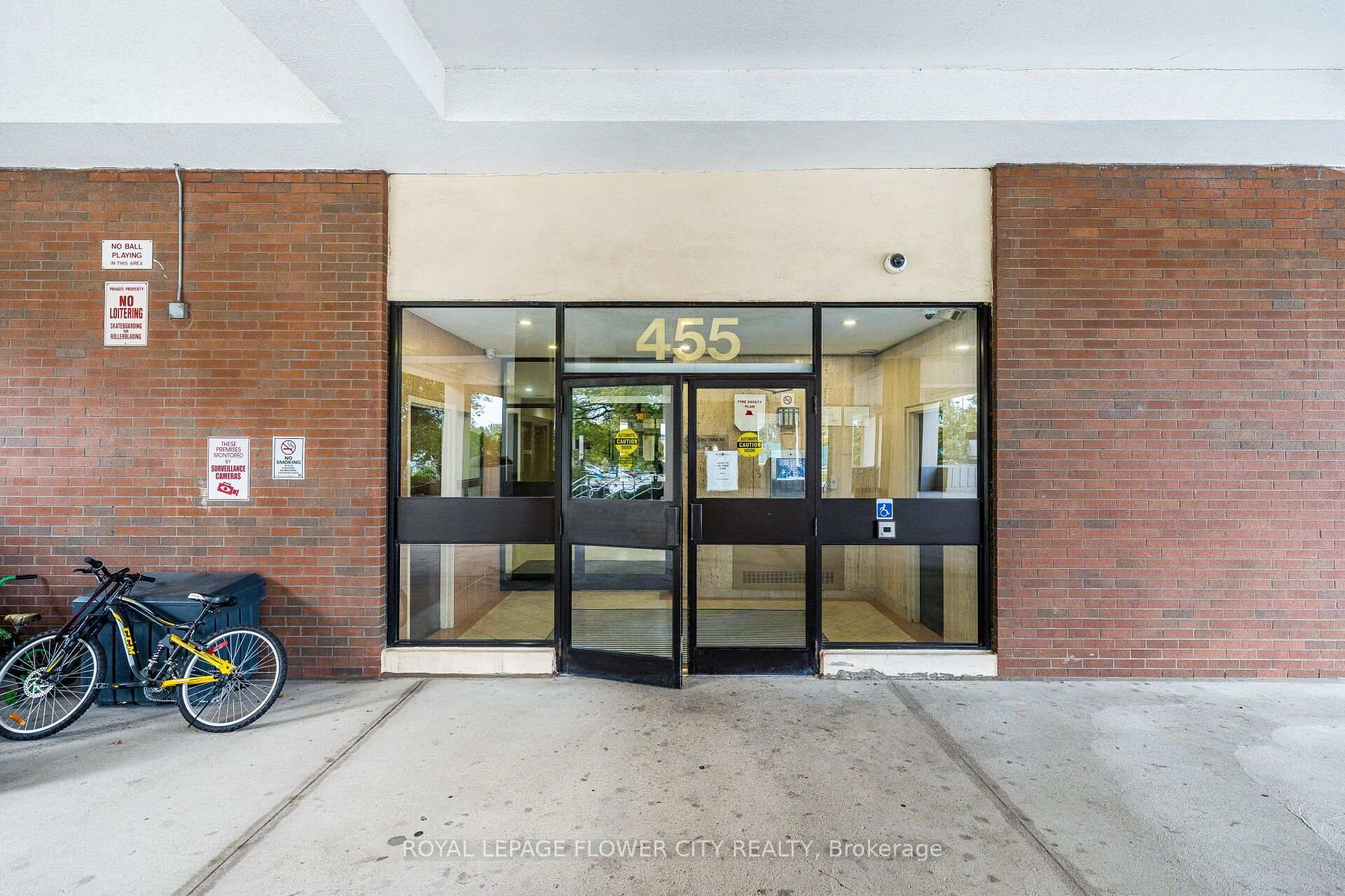 Photo 3 of Unit 413, 455 Sentinel Road, North York, York University Heights — HOMEH