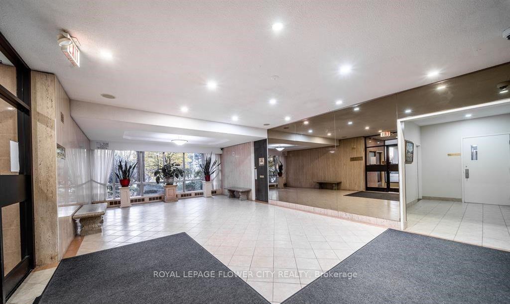 Photo 4 of Unit 413, 455 Sentinel Road, North York, York University Heights — HOMEH