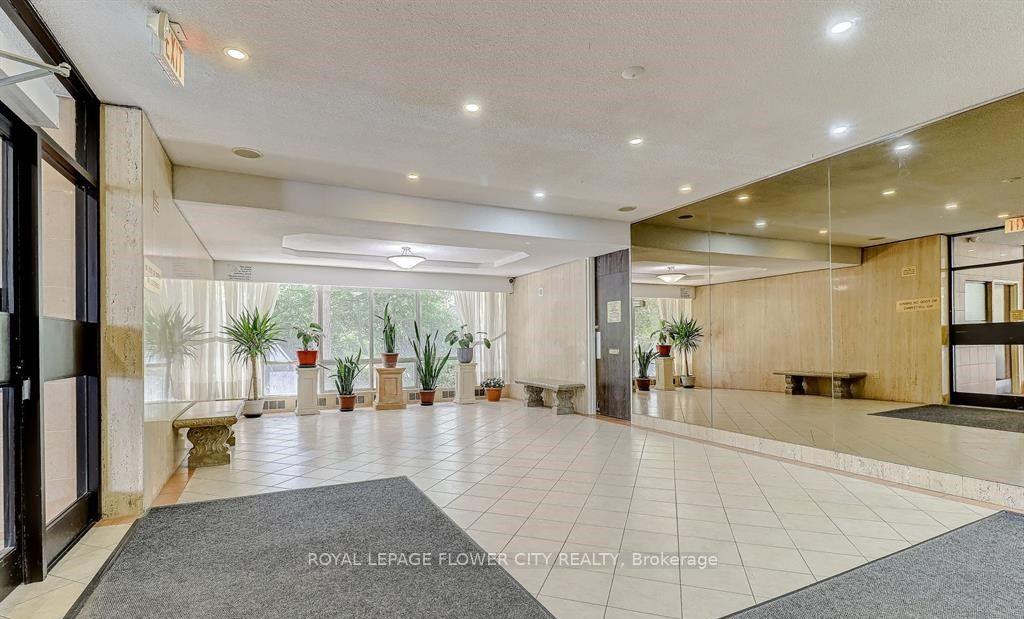 Photo 6 of Unit 413, 455 Sentinel Road, North York, York University Heights — HOMEH