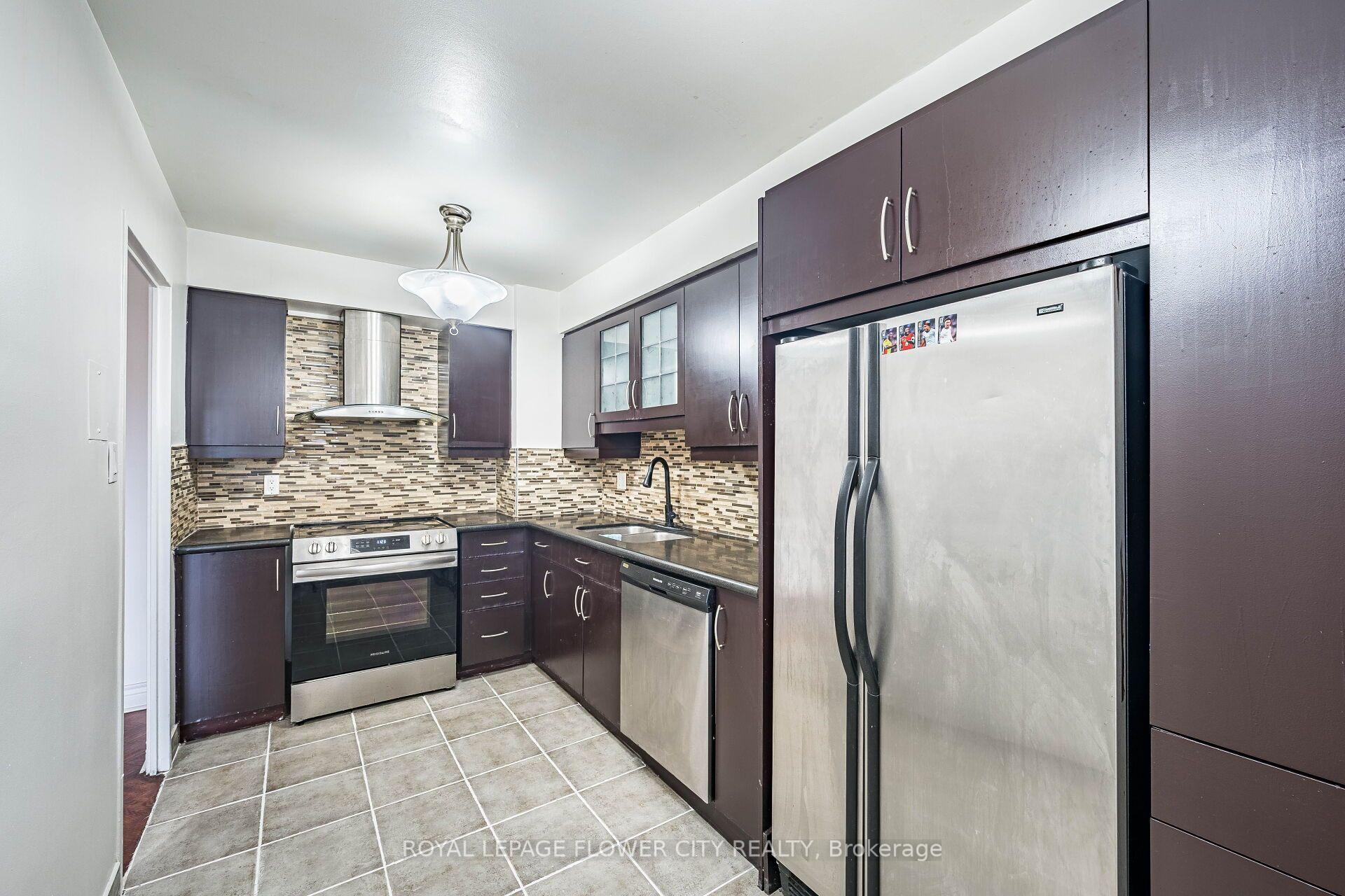 Photo 24 of Unit 413, 455 Sentinel Road, North York, York University Heights — HOMEH
