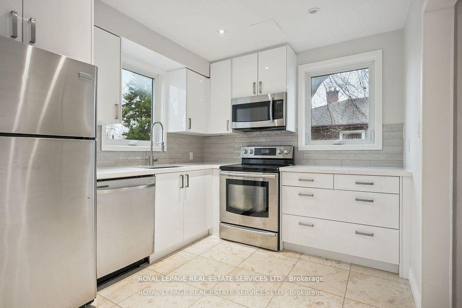 Photo 8 of 256 Zelda Crescent, Richmond Hill, Crosby — HOMEH
