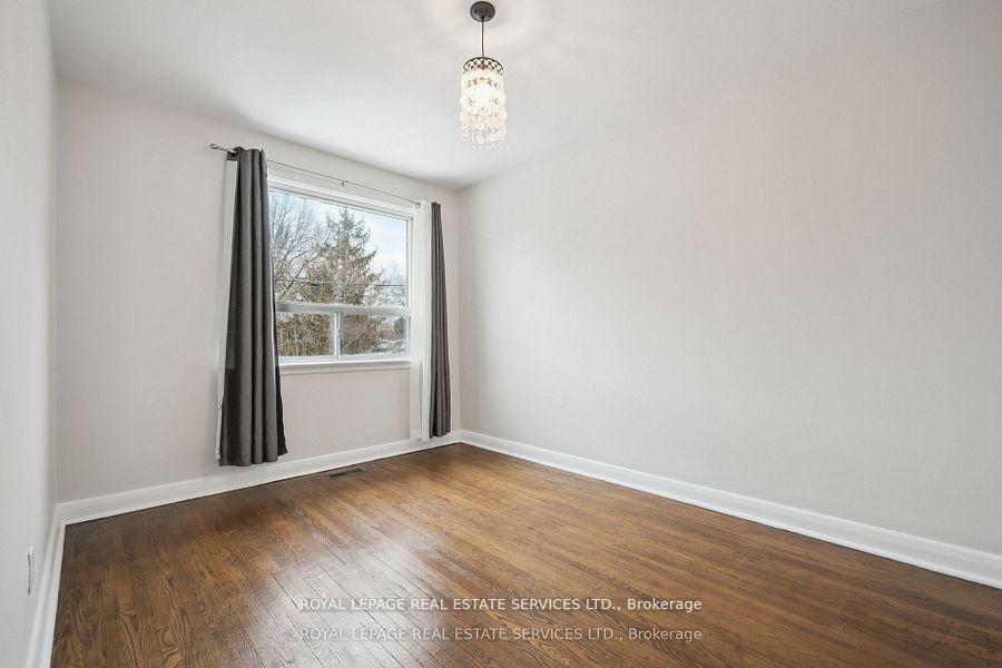 Photo 15 of 256 Zelda Crescent, Richmond Hill, Crosby — HOMEH