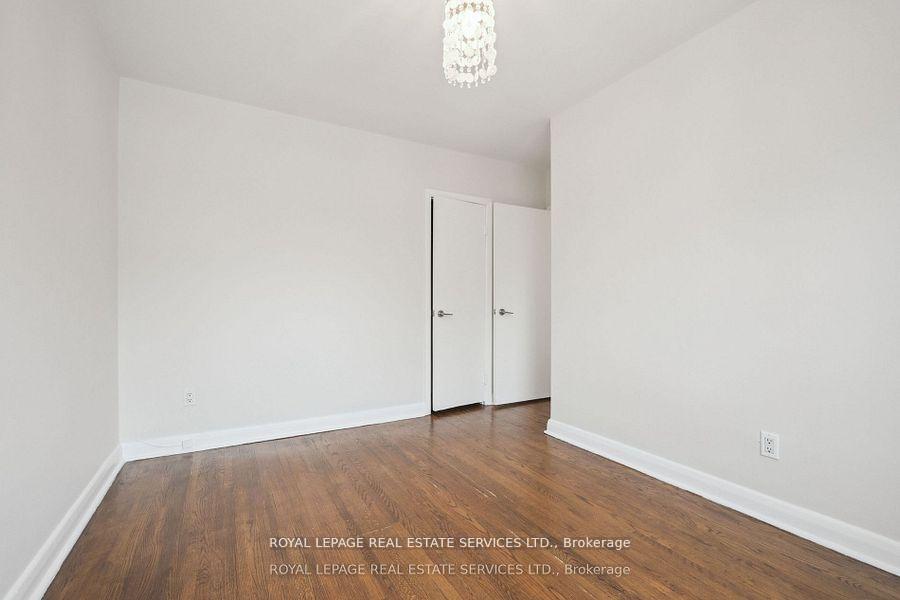 Photo 16 of 256 Zelda Crescent, Richmond Hill, Crosby — HOMEH