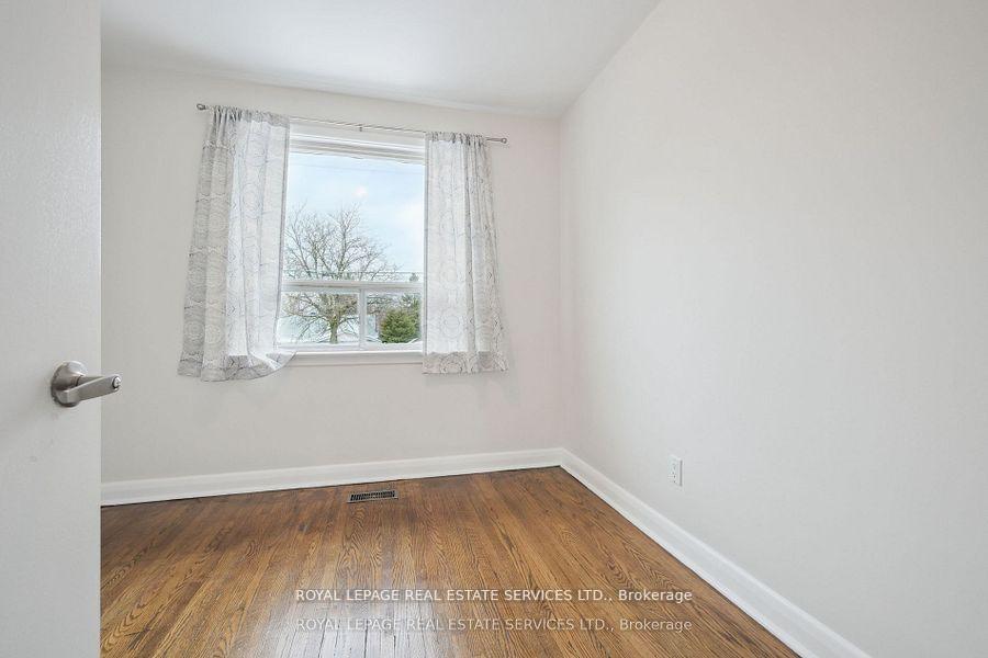 Photo 17 of 256 Zelda Crescent, Richmond Hill, Crosby — HOMEH