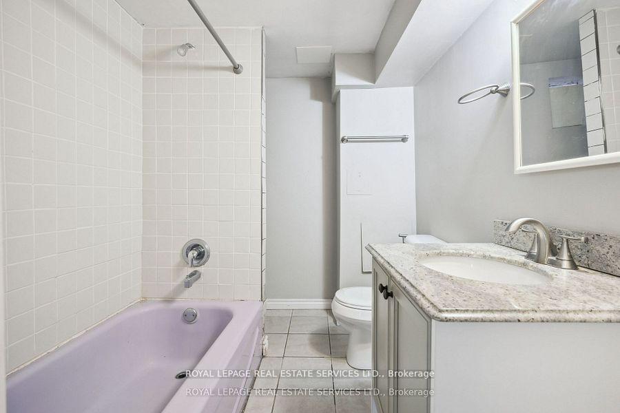 Photo 23 of 256 Zelda Crescent, Richmond Hill, Crosby — HOMEH