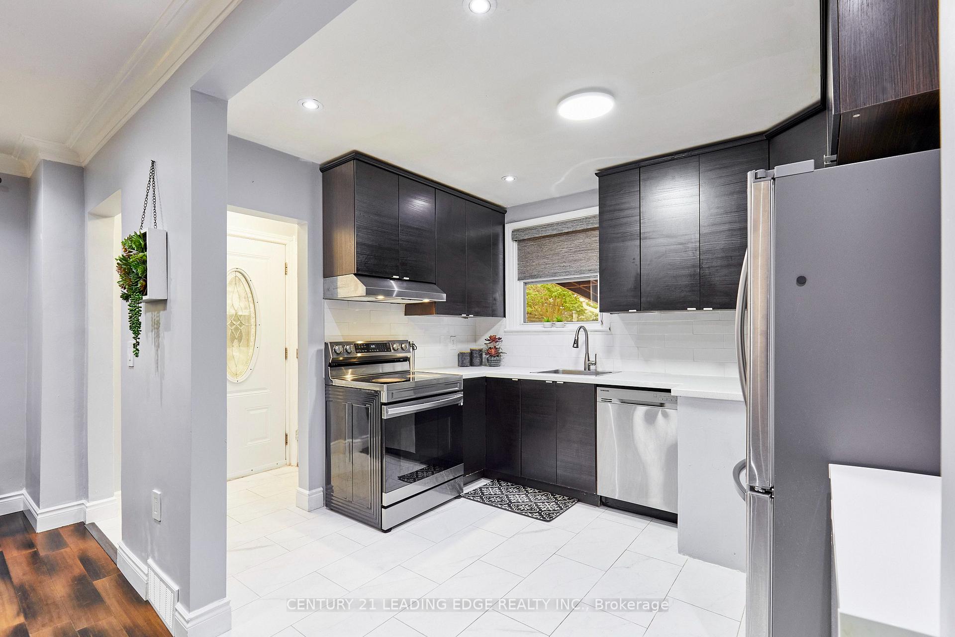 Photo 8 of 16 McCowan Road, Scarborough, Cliffcrest — HOMEH