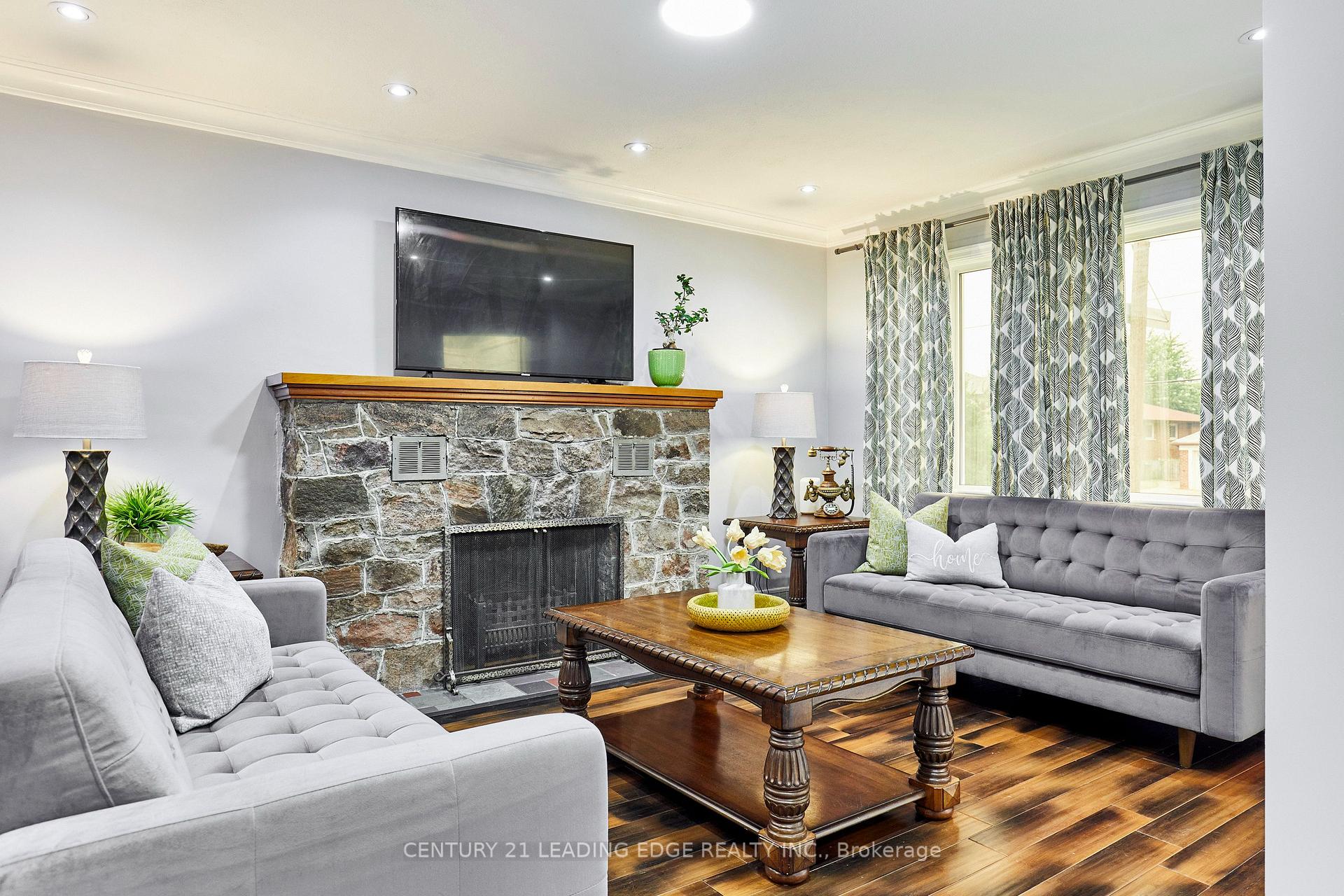 Photo 9 of 16 McCowan Road, Scarborough, Cliffcrest — HOMEH
