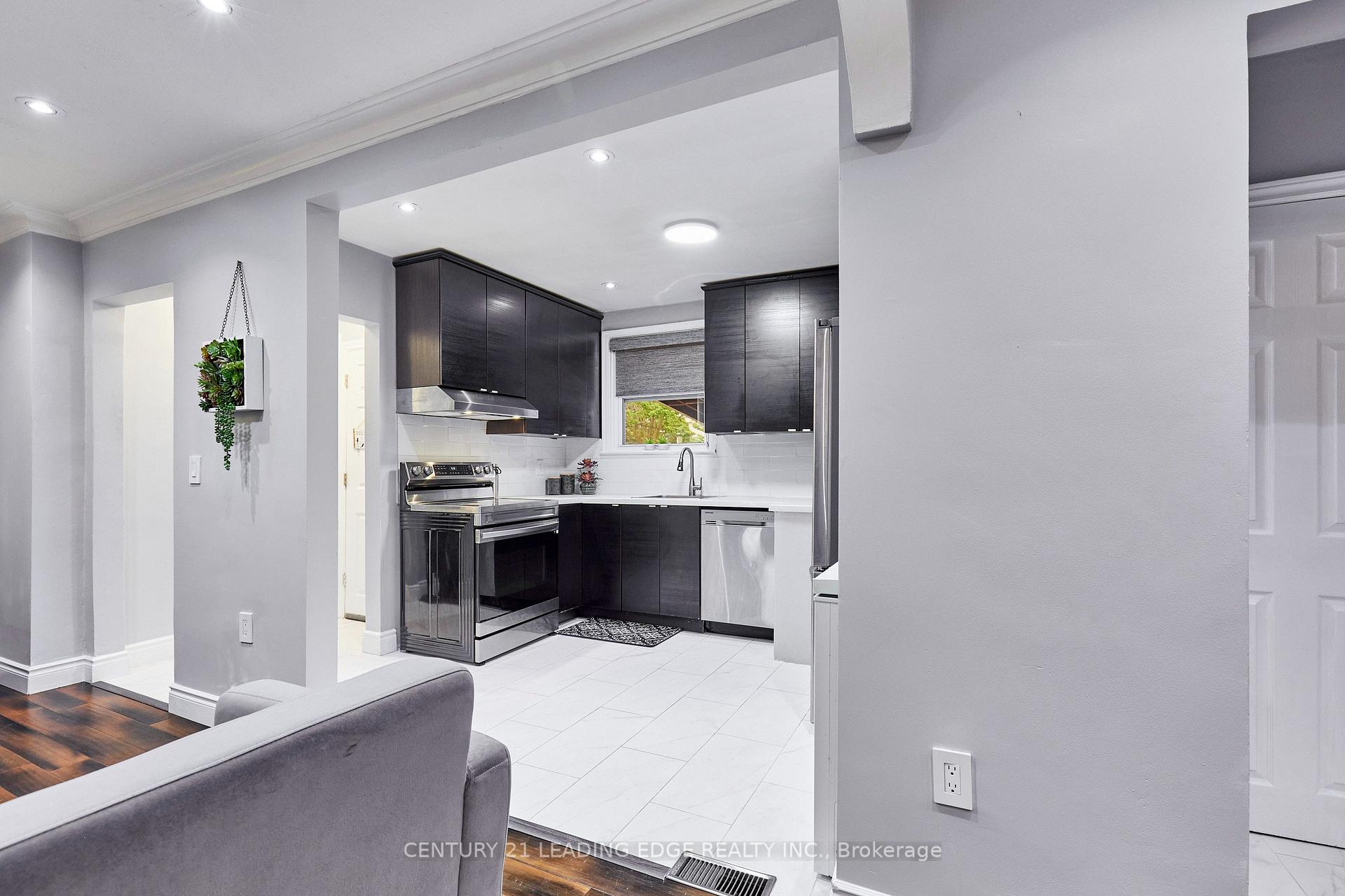 Photo 14 of 16 McCowan Road, Scarborough, Cliffcrest — HOMEH