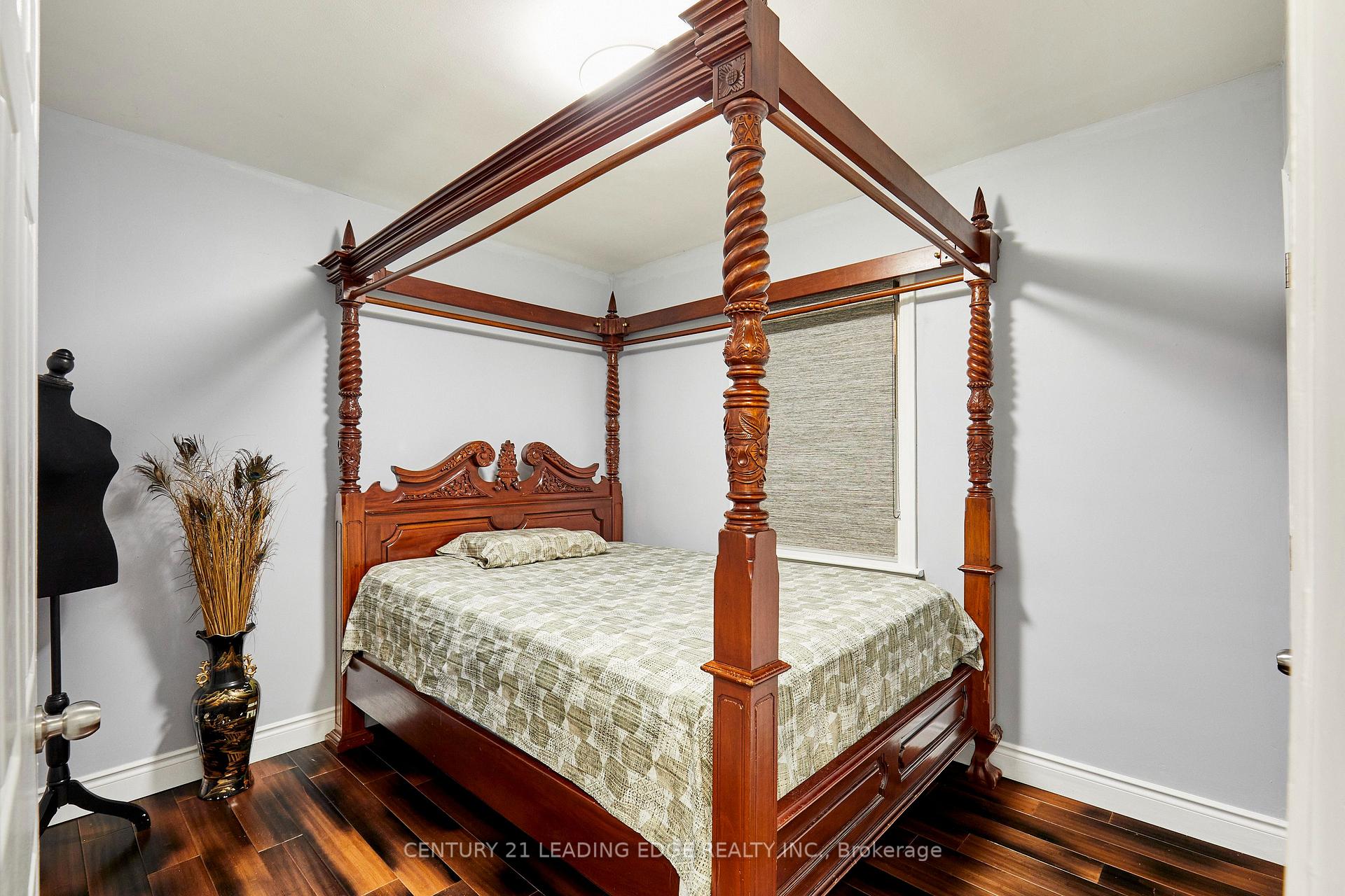 Photo 19 of 16 McCowan Road, Scarborough, Cliffcrest — HOMEH