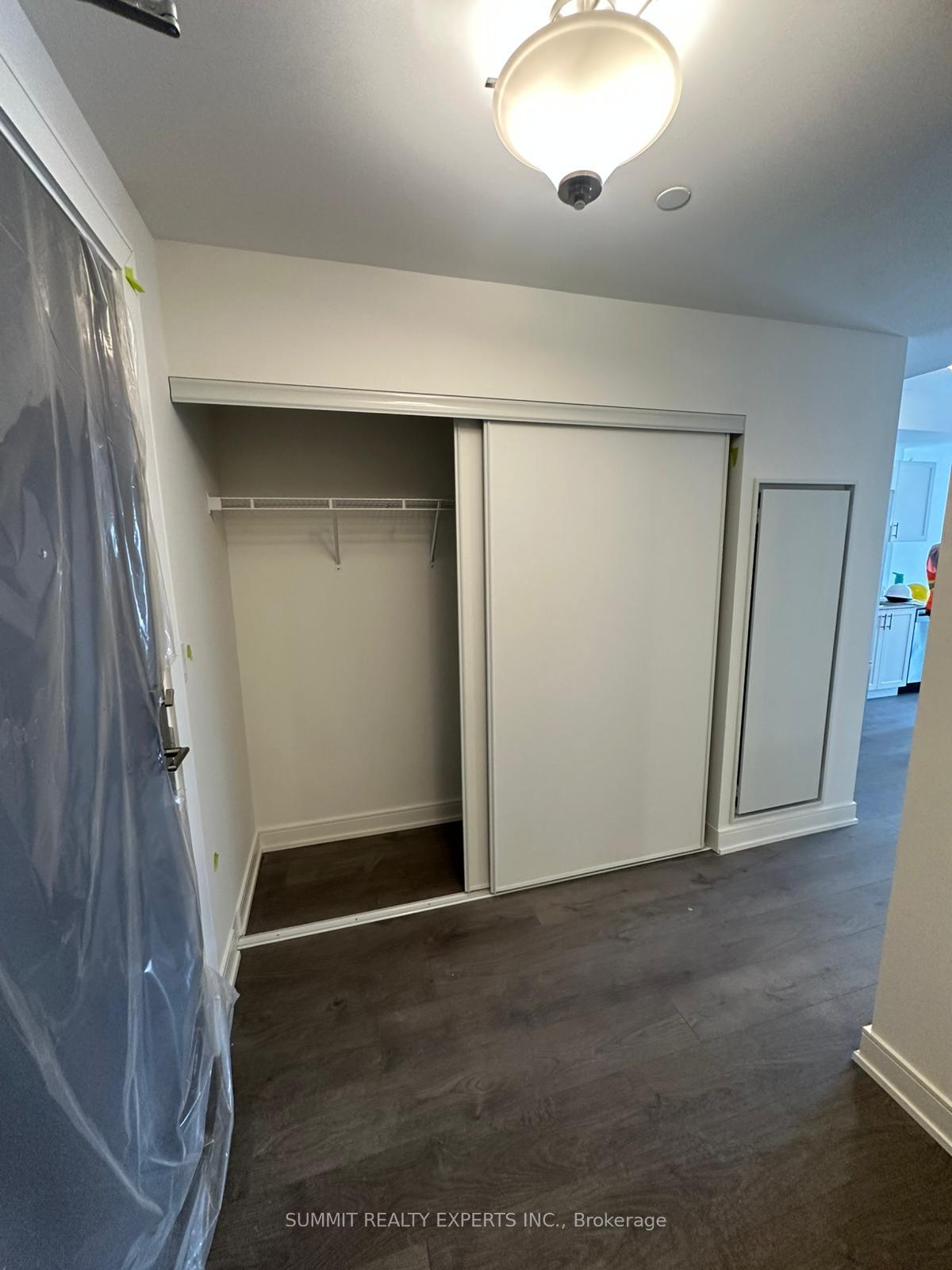 Photo 2 of Unit 1002, 715 Davis Drive, Newmarket, Huron Heights-Leslie Valley — HOMEH