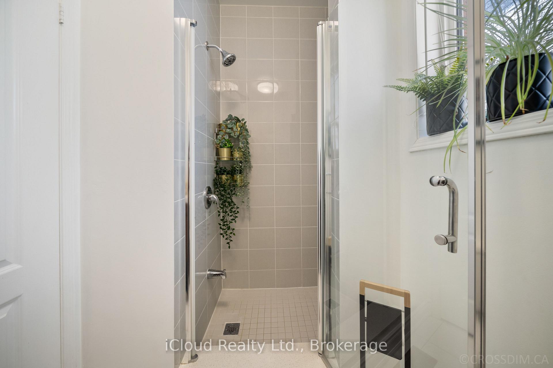 Photo 20 of 60 Tuscana Boulevard, Vaughan, Patterson — HOMEH
