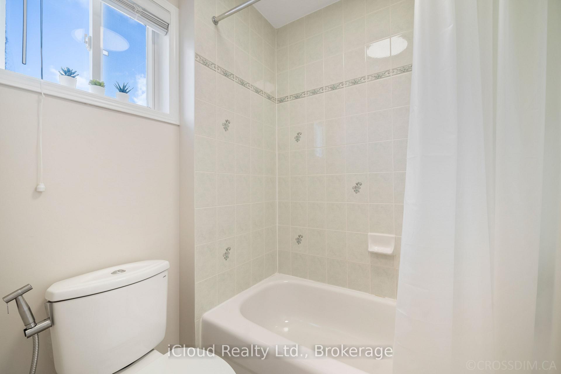 Photo 31 of 60 Tuscana Boulevard, Vaughan, Patterson — HOMEH