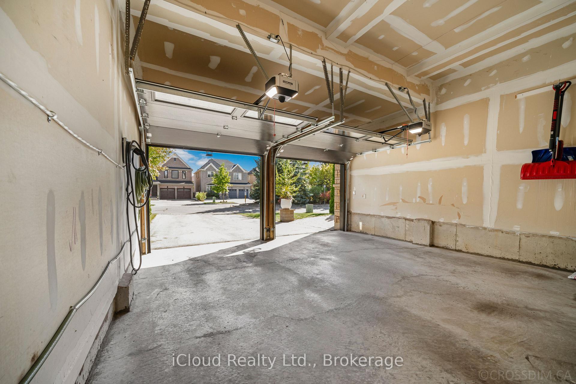 Photo 44 of 60 Tuscana Boulevard, Vaughan, Patterson — HOMEH