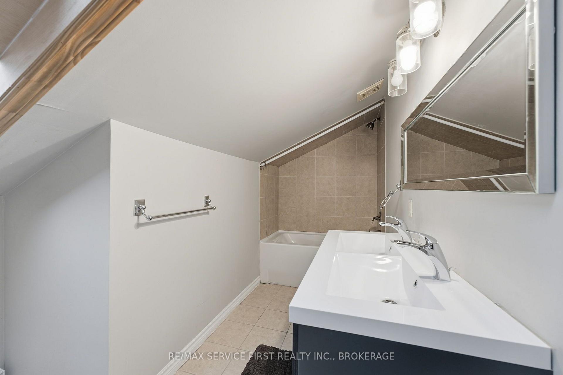 Photo 27 of 94 Sydenham Street, Kingston, Central City East — HOMEH