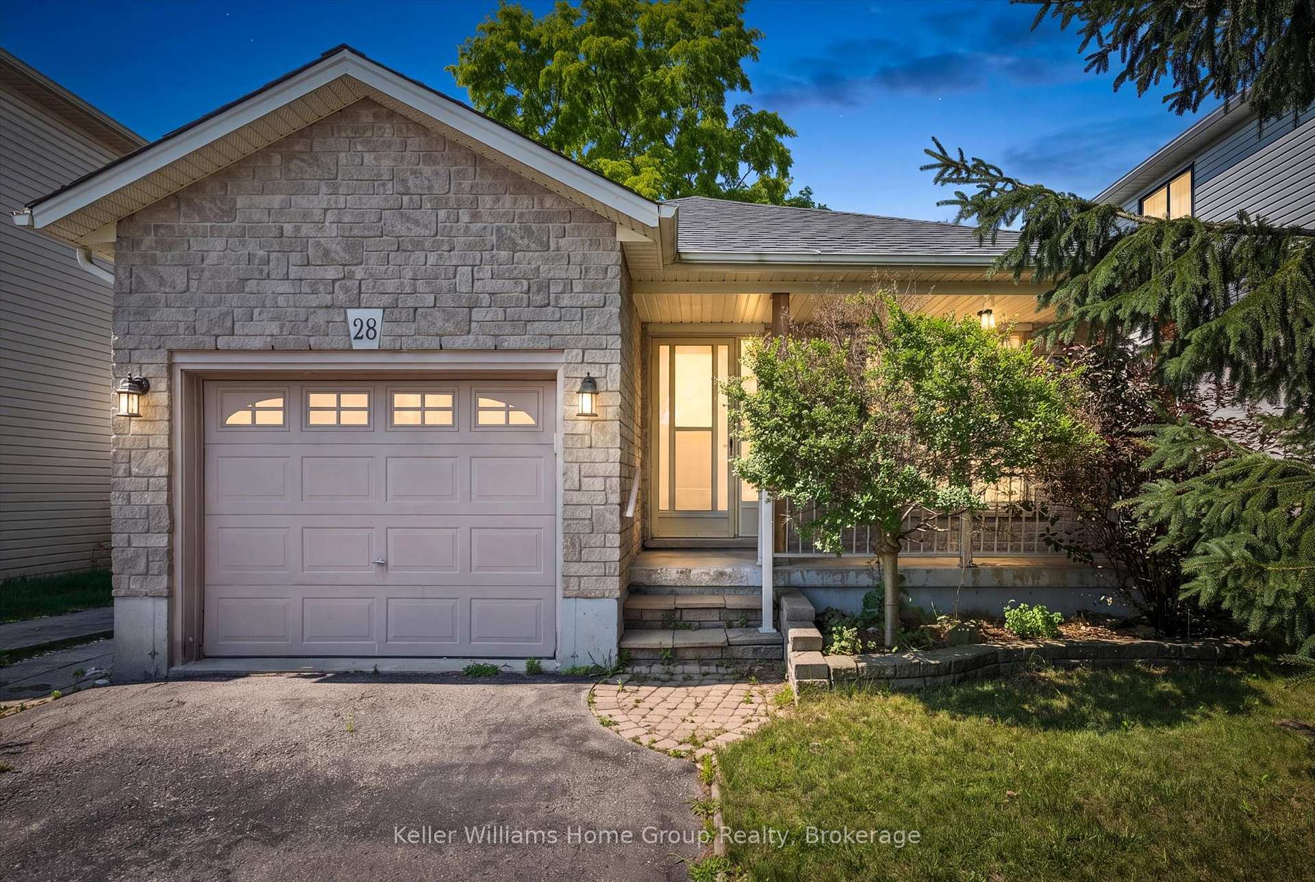 Photo 3 of 28 Peglar Crescent, Centre Wellington, Fergus — HOMEH