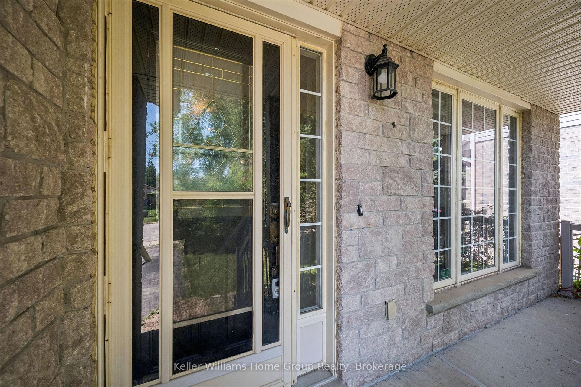 Photo 4 of 28 Peglar Crescent, Centre Wellington, Fergus — HOMEH