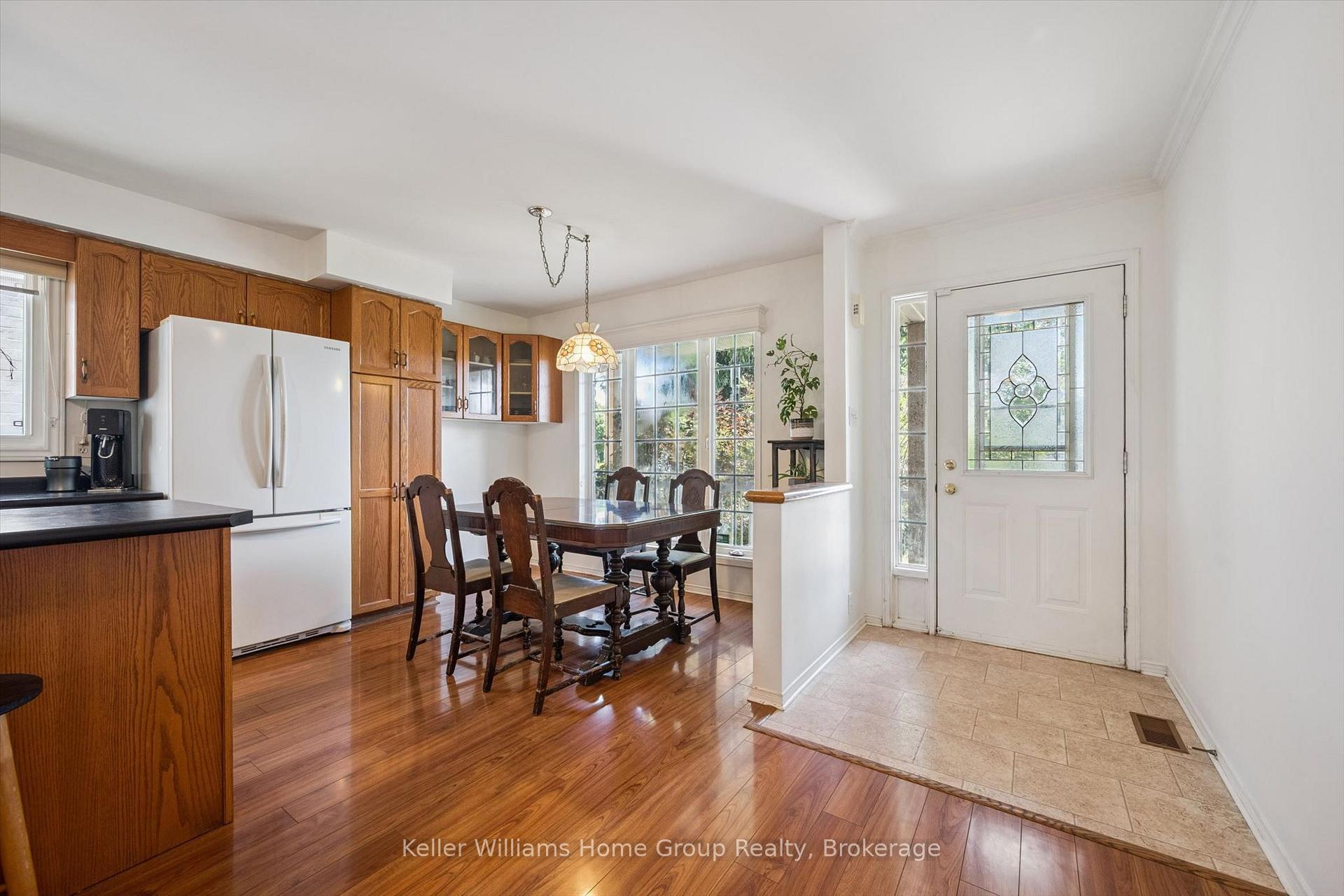 Photo 5 of 28 Peglar Crescent, Centre Wellington, Fergus — HOMEH