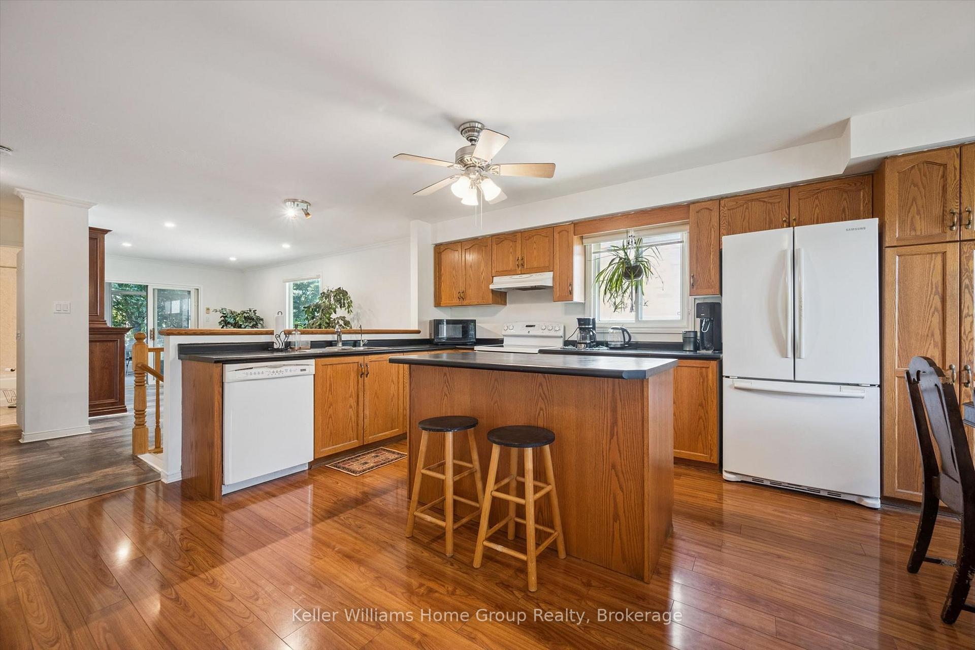 Photo 7 of 28 Peglar Crescent, Centre Wellington, Fergus — HOMEH