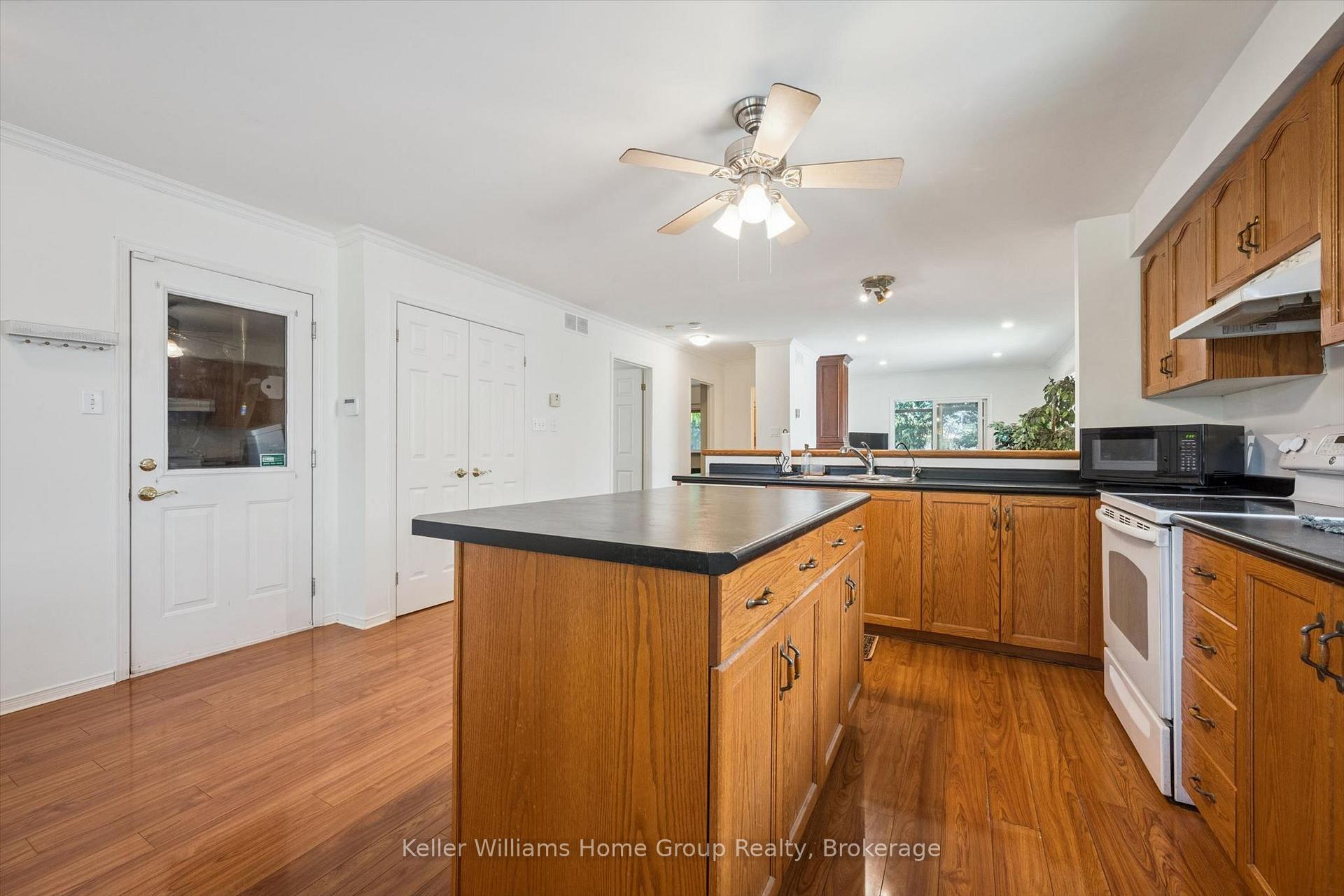 Photo 8 of 28 Peglar Crescent, Centre Wellington, Fergus — HOMEH