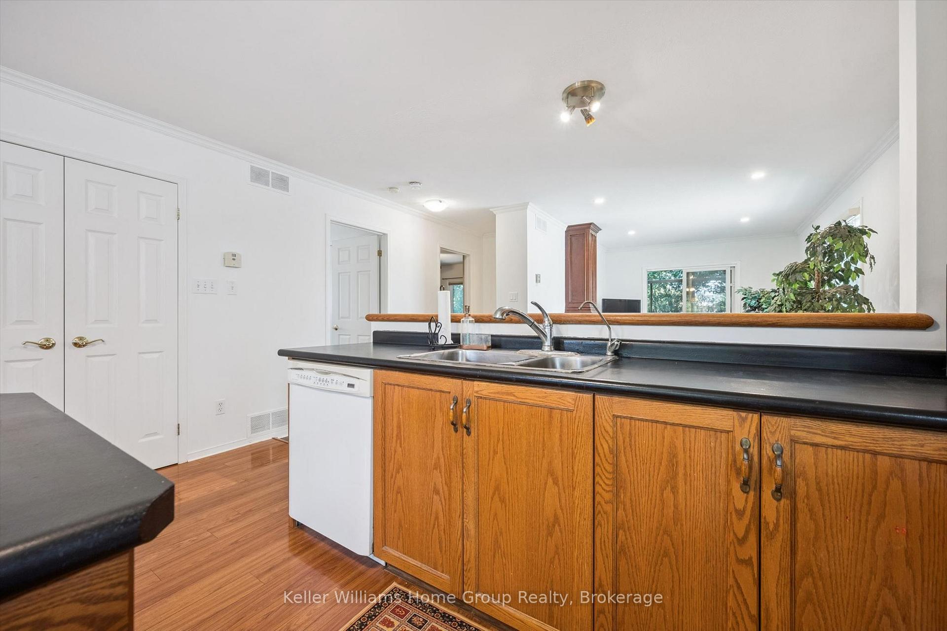Photo 9 of 28 Peglar Crescent, Centre Wellington, Fergus — HOMEH