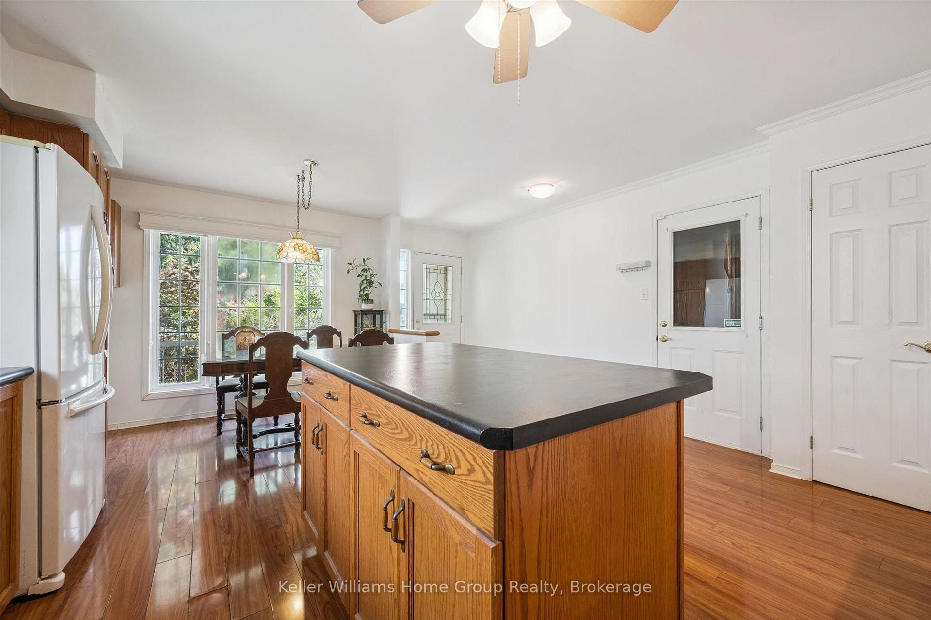 Photo 10 of 28 Peglar Crescent, Centre Wellington, Fergus — HOMEH