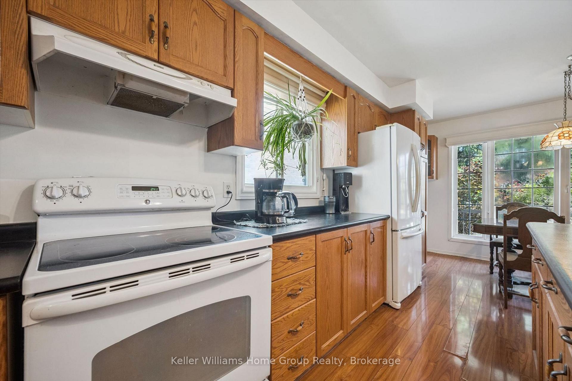 Photo 11 of 28 Peglar Crescent, Centre Wellington, Fergus — HOMEH