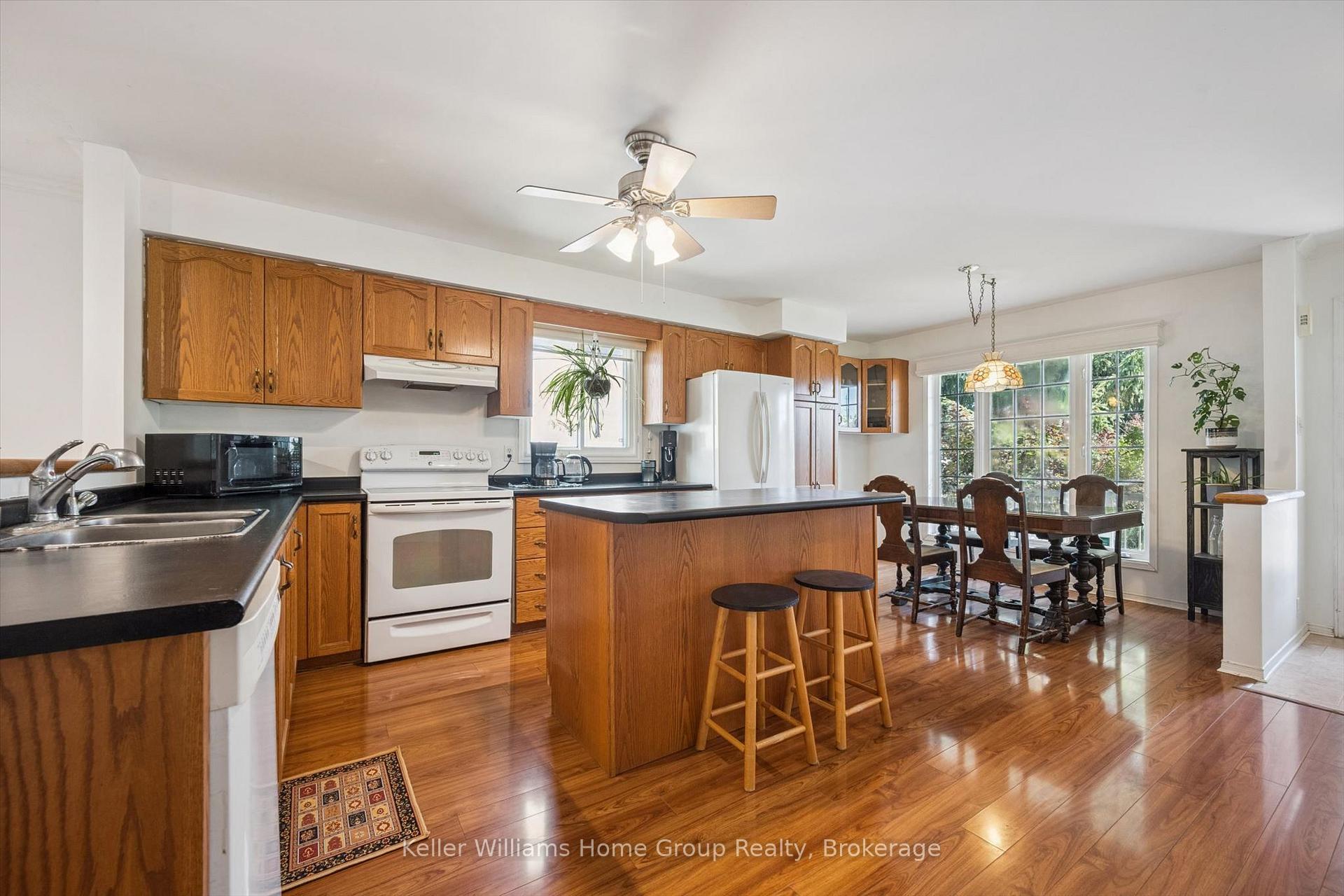Photo 14 of 28 Peglar Crescent, Centre Wellington, Fergus — HOMEH