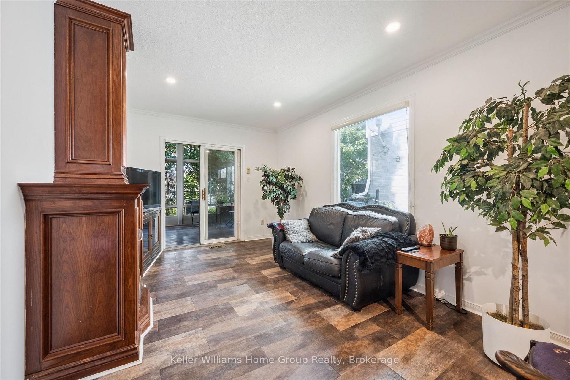 Photo 16 of 28 Peglar Crescent, Centre Wellington, Fergus — HOMEH