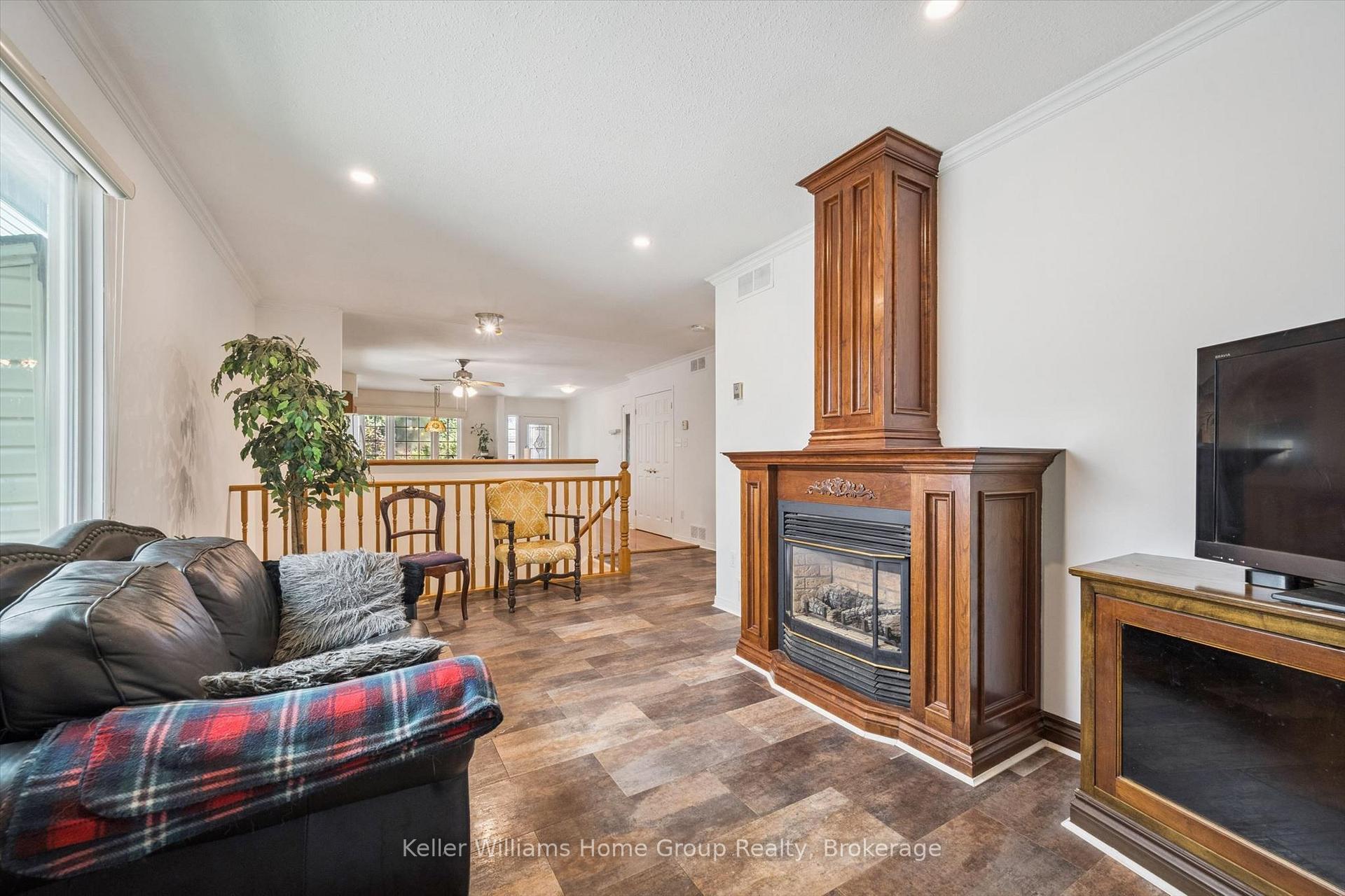 Photo 17 of 28 Peglar Crescent, Centre Wellington, Fergus — HOMEH