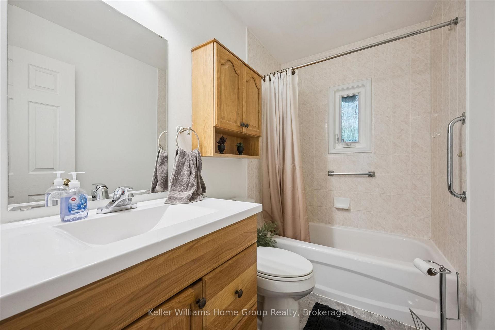 Photo 22 of 28 Peglar Crescent, Centre Wellington, Fergus — HOMEH