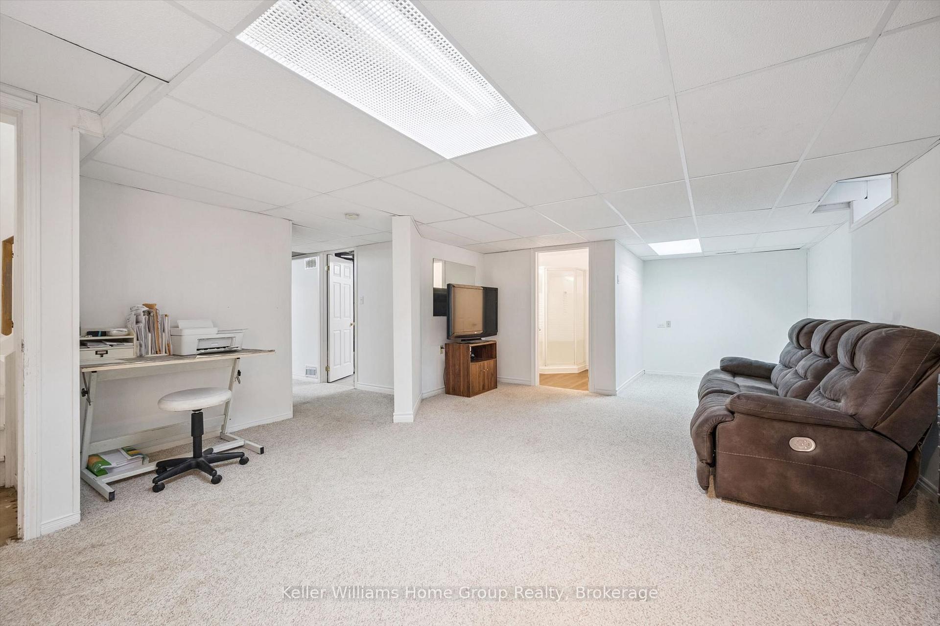 Photo 26 of 28 Peglar Crescent, Centre Wellington, Fergus — HOMEH