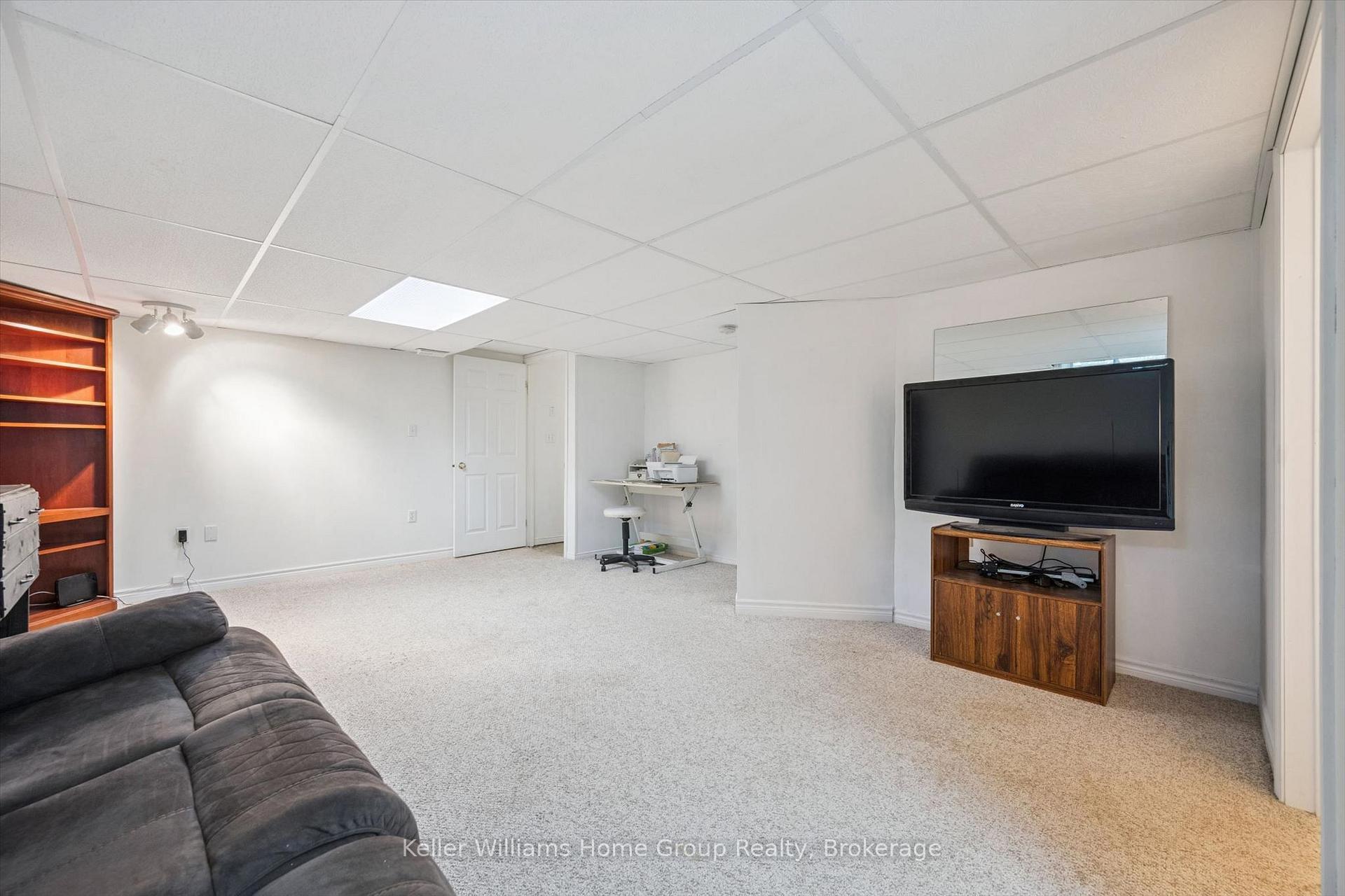 Photo 27 of 28 Peglar Crescent, Centre Wellington, Fergus — HOMEH