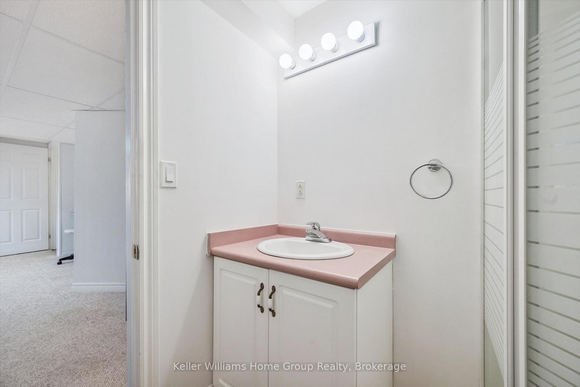 Photo 30 of 28 Peglar Crescent, Centre Wellington, Fergus — HOMEH
