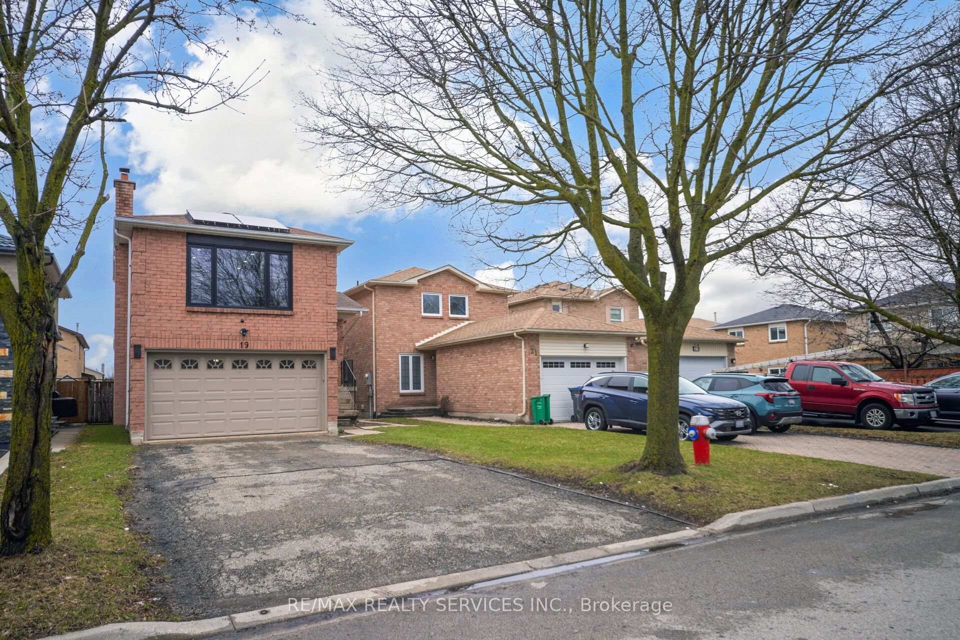 Photo 2 of 19 Wayne Nicol Drive, Brampton, Northwood Park — HOMEH