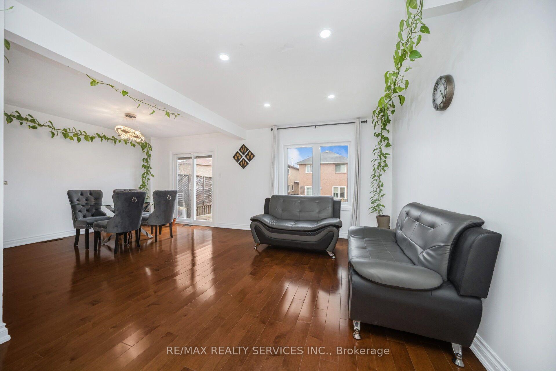 Photo 6 of 19 Wayne Nicol Drive, Brampton, Northwood Park — HOMEH