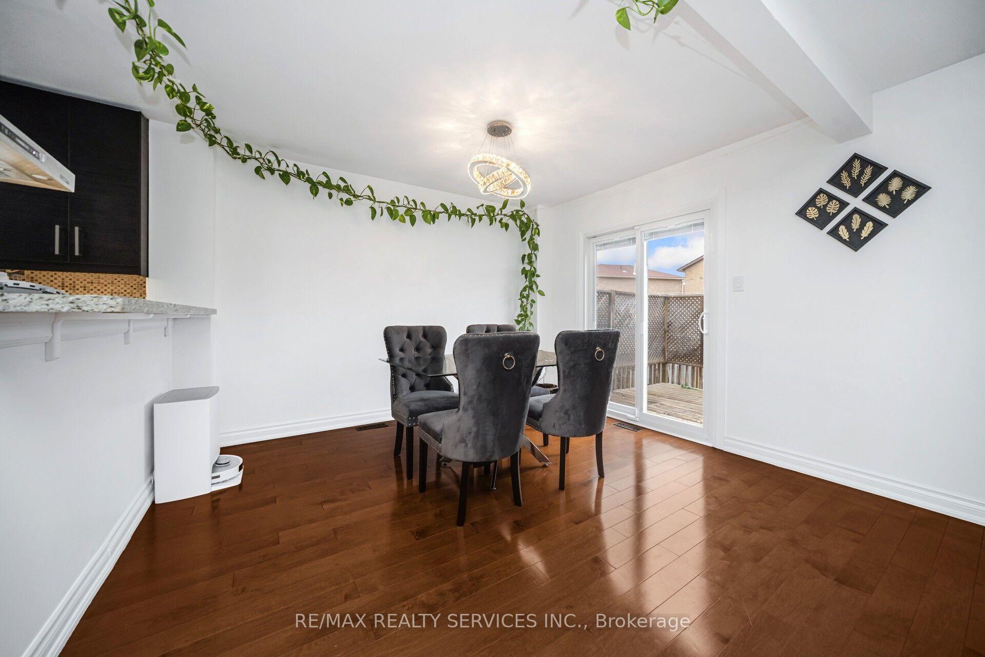 Photo 9 of 19 Wayne Nicol Drive, Brampton, Northwood Park — HOMEH