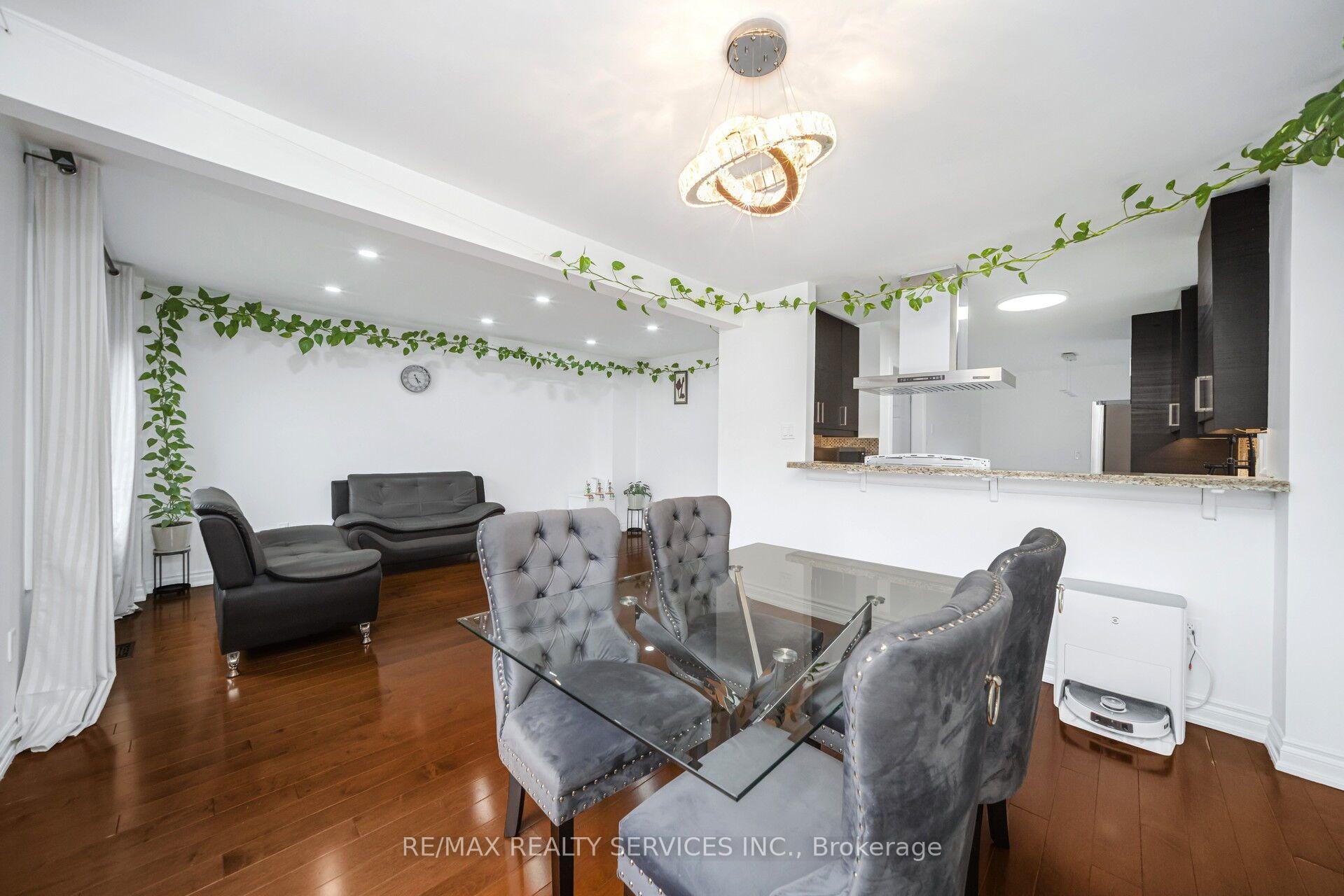 Photo 10 of 19 Wayne Nicol Drive, Brampton, Northwood Park — HOMEH
