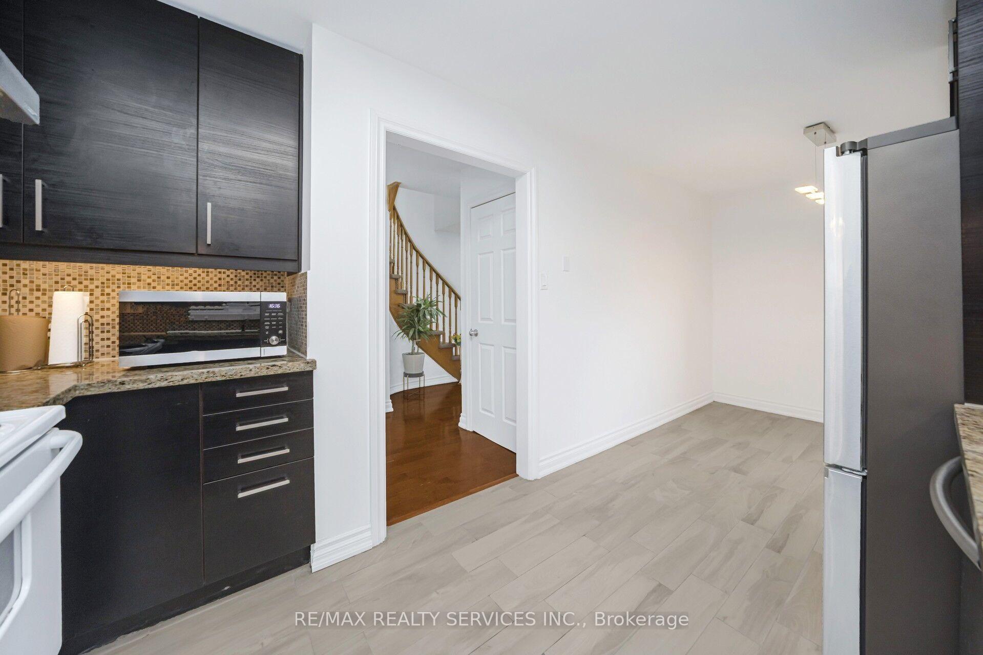 Photo 14 of 19 Wayne Nicol Drive, Brampton, Northwood Park — HOMEH