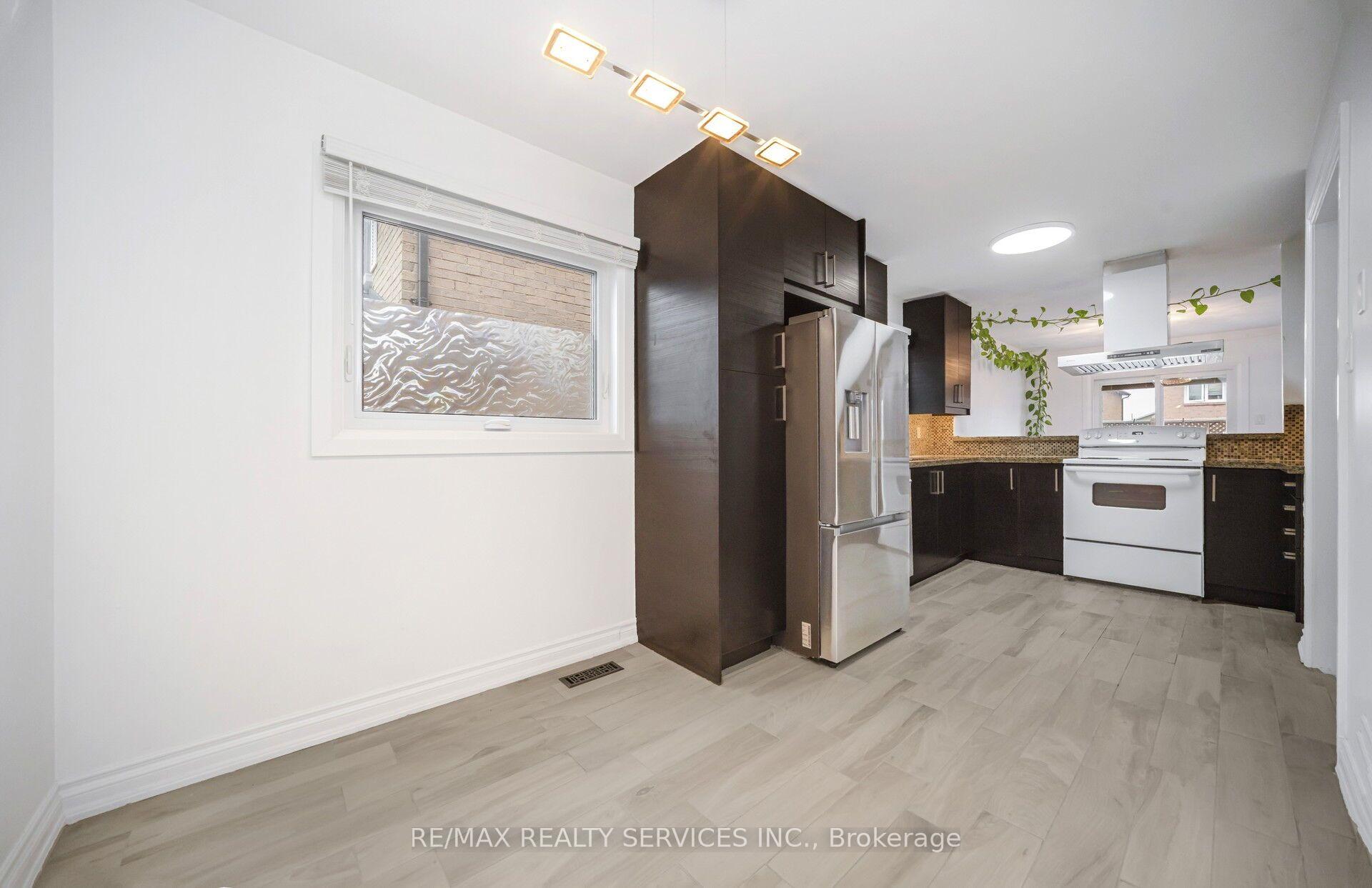 Photo 16 of 19 Wayne Nicol Drive, Brampton, Northwood Park — HOMEH
