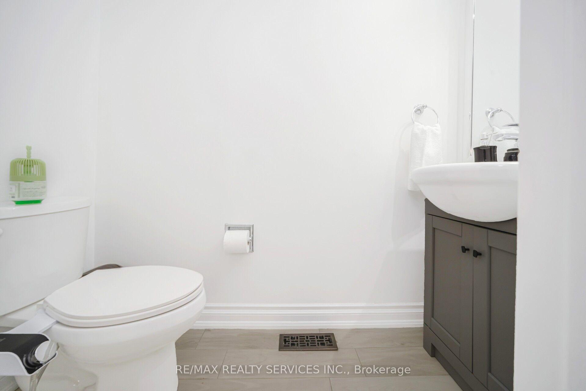 Photo 17 of 19 Wayne Nicol Drive, Brampton, Northwood Park — HOMEH