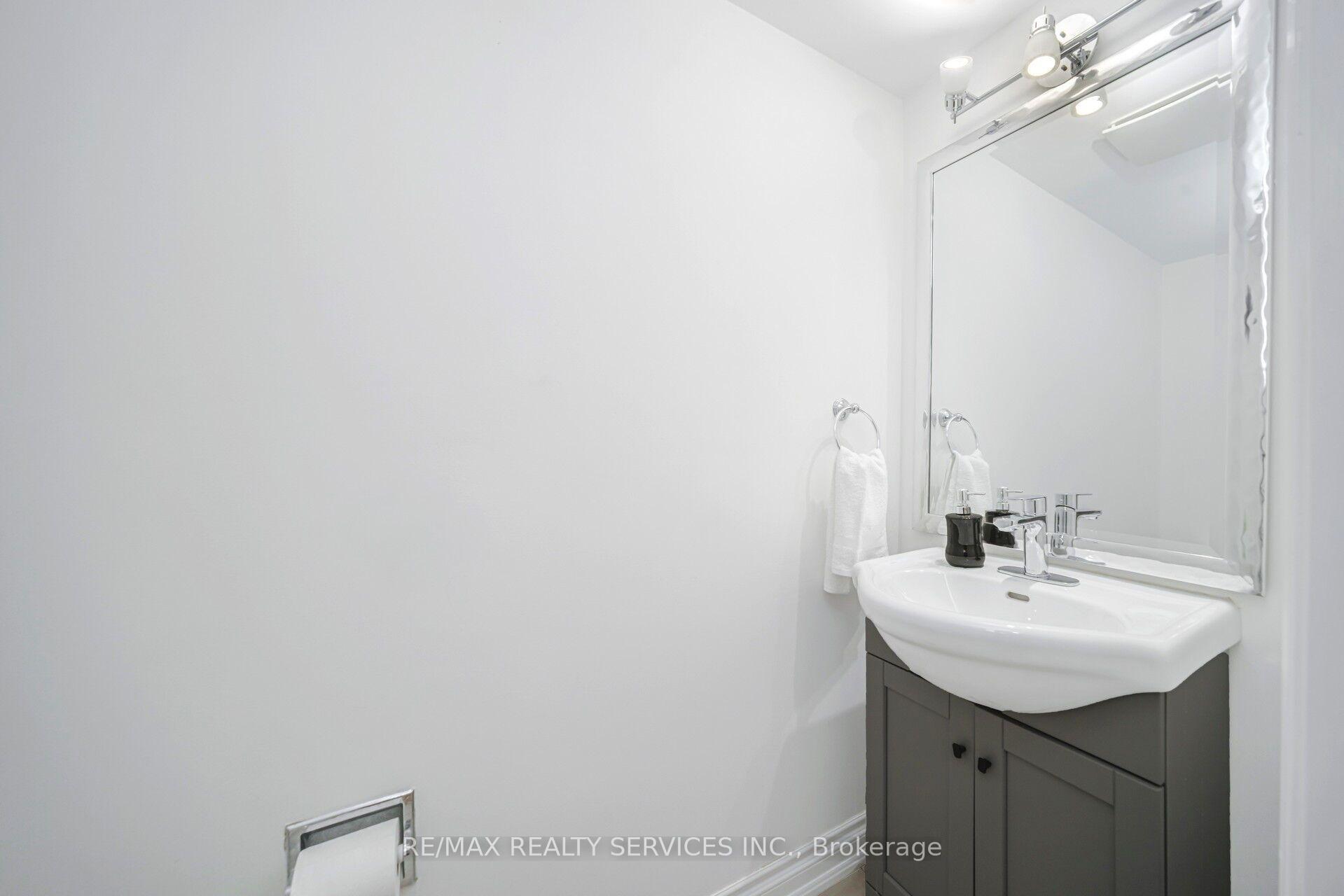 Photo 18 of 19 Wayne Nicol Drive, Brampton, Northwood Park — HOMEH