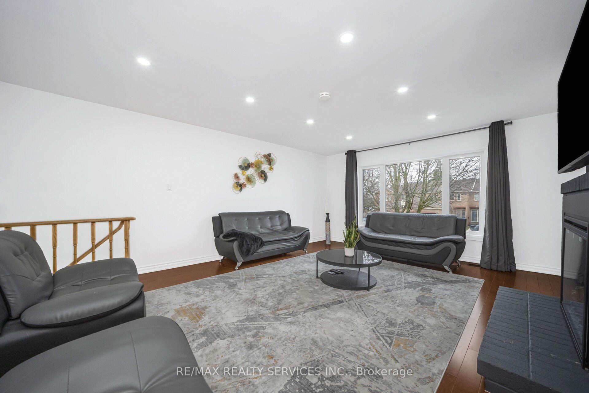 Photo 21 of 19 Wayne Nicol Drive, Brampton, Northwood Park — HOMEH