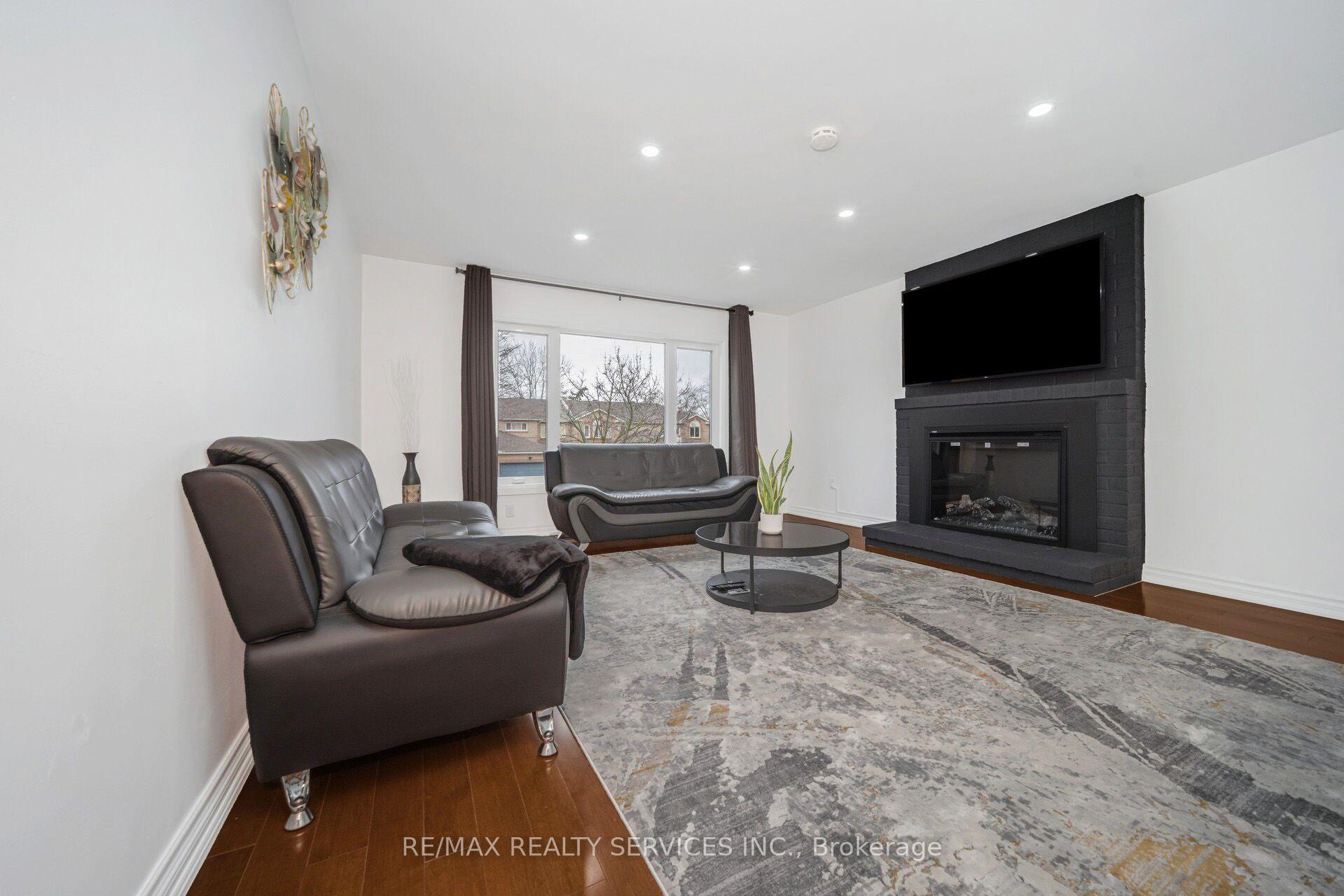 Photo 20 of 19 Wayne Nicol Drive, Brampton, Northwood Park — HOMEH