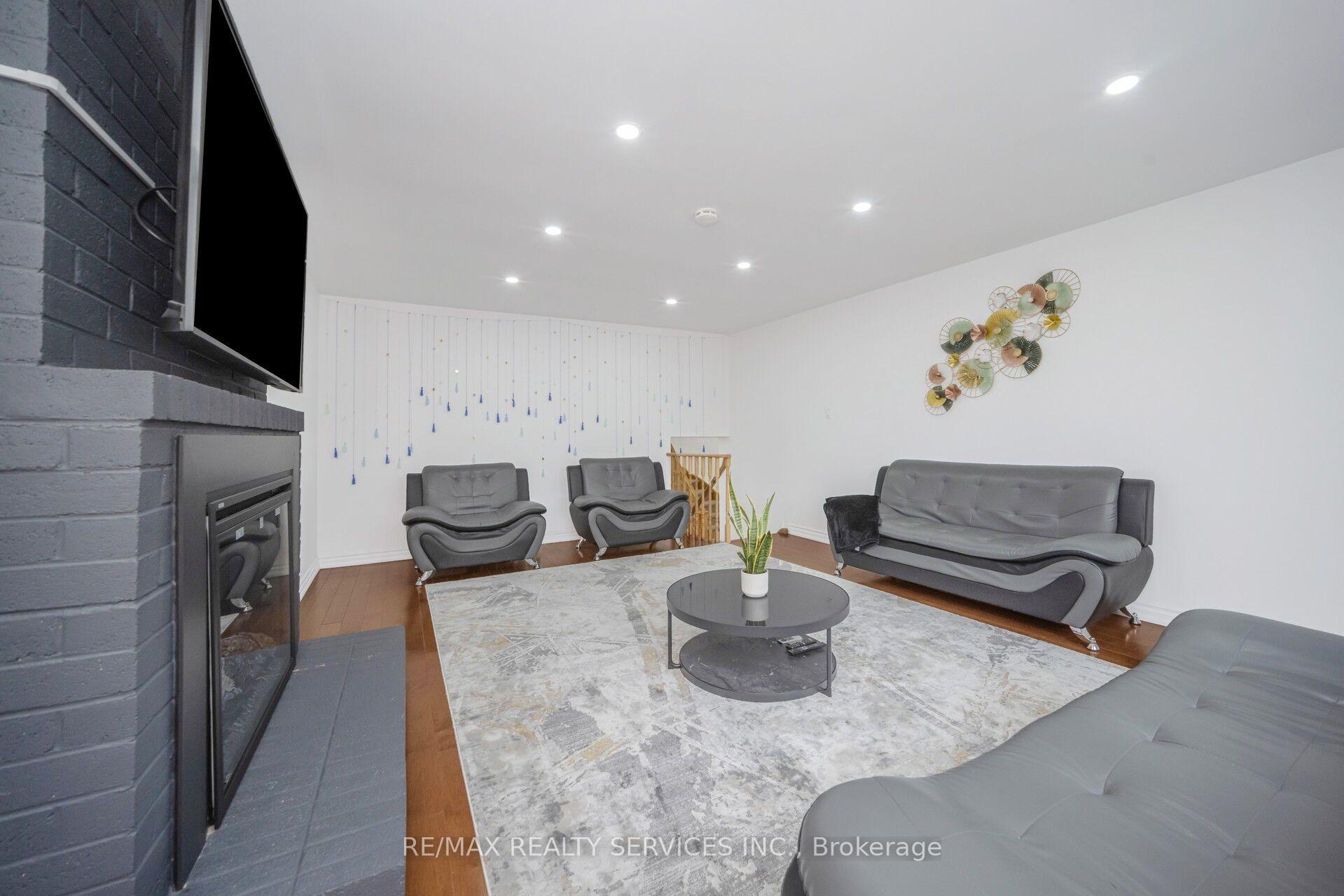 Photo 22 of 19 Wayne Nicol Drive, Brampton, Northwood Park — HOMEH