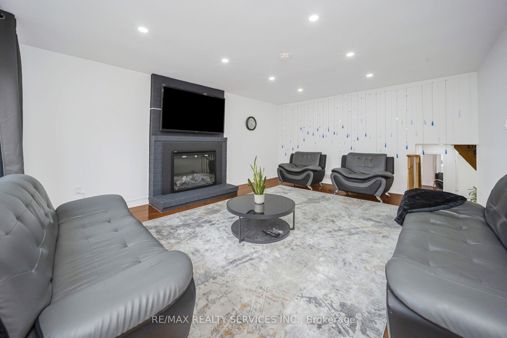 Photo 23 of 19 Wayne Nicol Drive, Brampton, Northwood Park — HOMEH