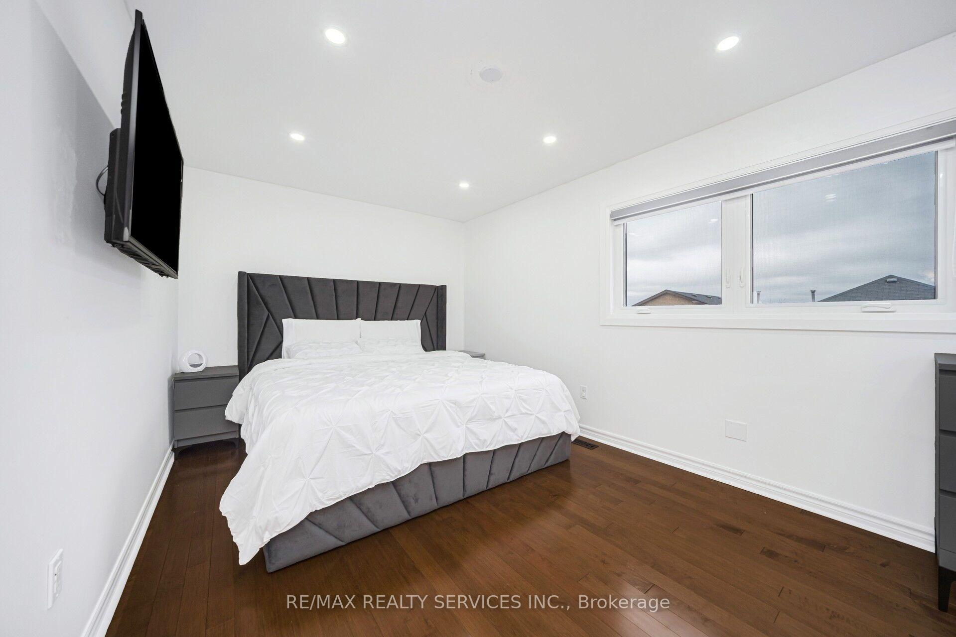 Photo 33 of 19 Wayne Nicol Drive, Brampton, Northwood Park — HOMEH