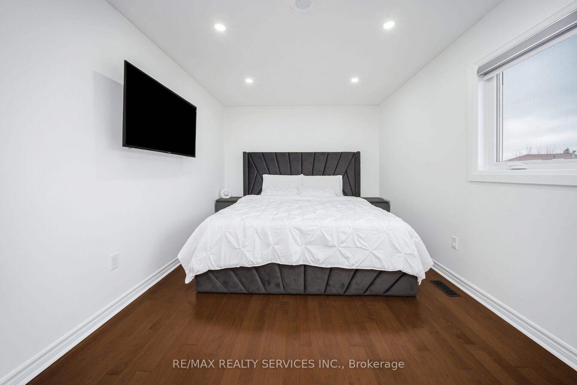 Photo 35 of 19 Wayne Nicol Drive, Brampton, Northwood Park — HOMEH